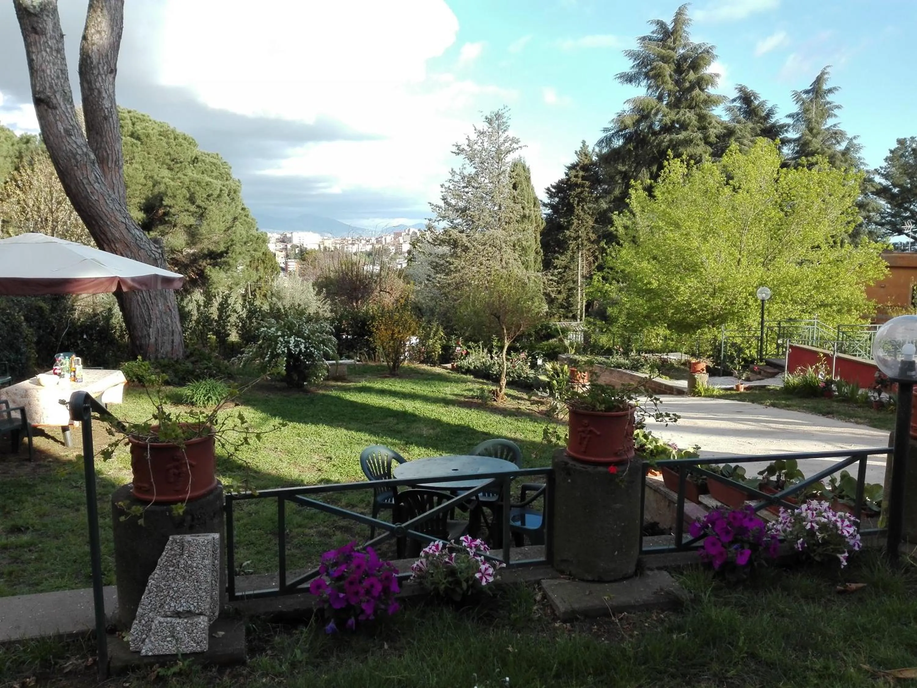 Garden in Vigna dell'Agrifoglio Home Residence di Eugenio Azzolini