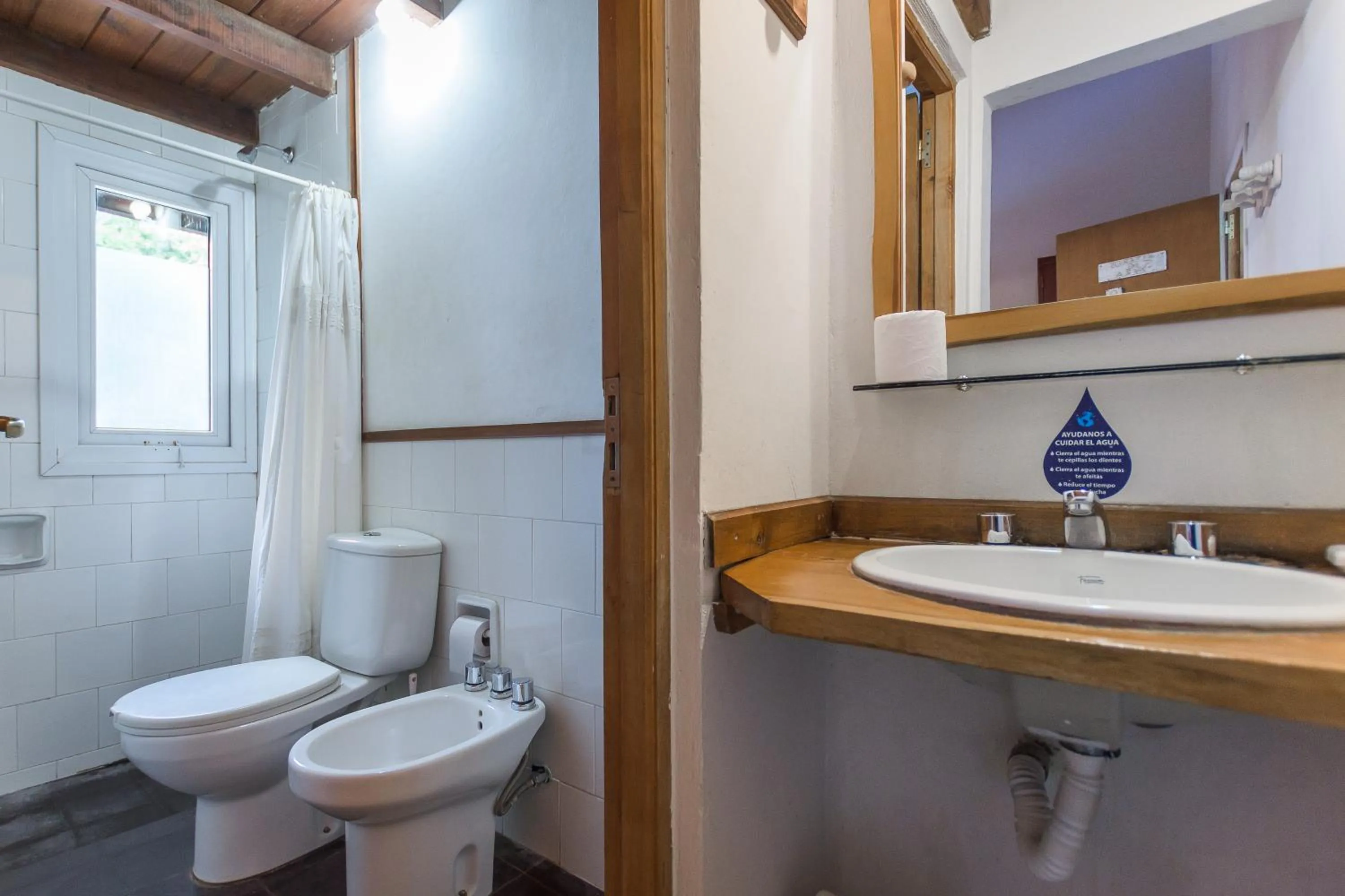 Shower in Hostel La Angostura