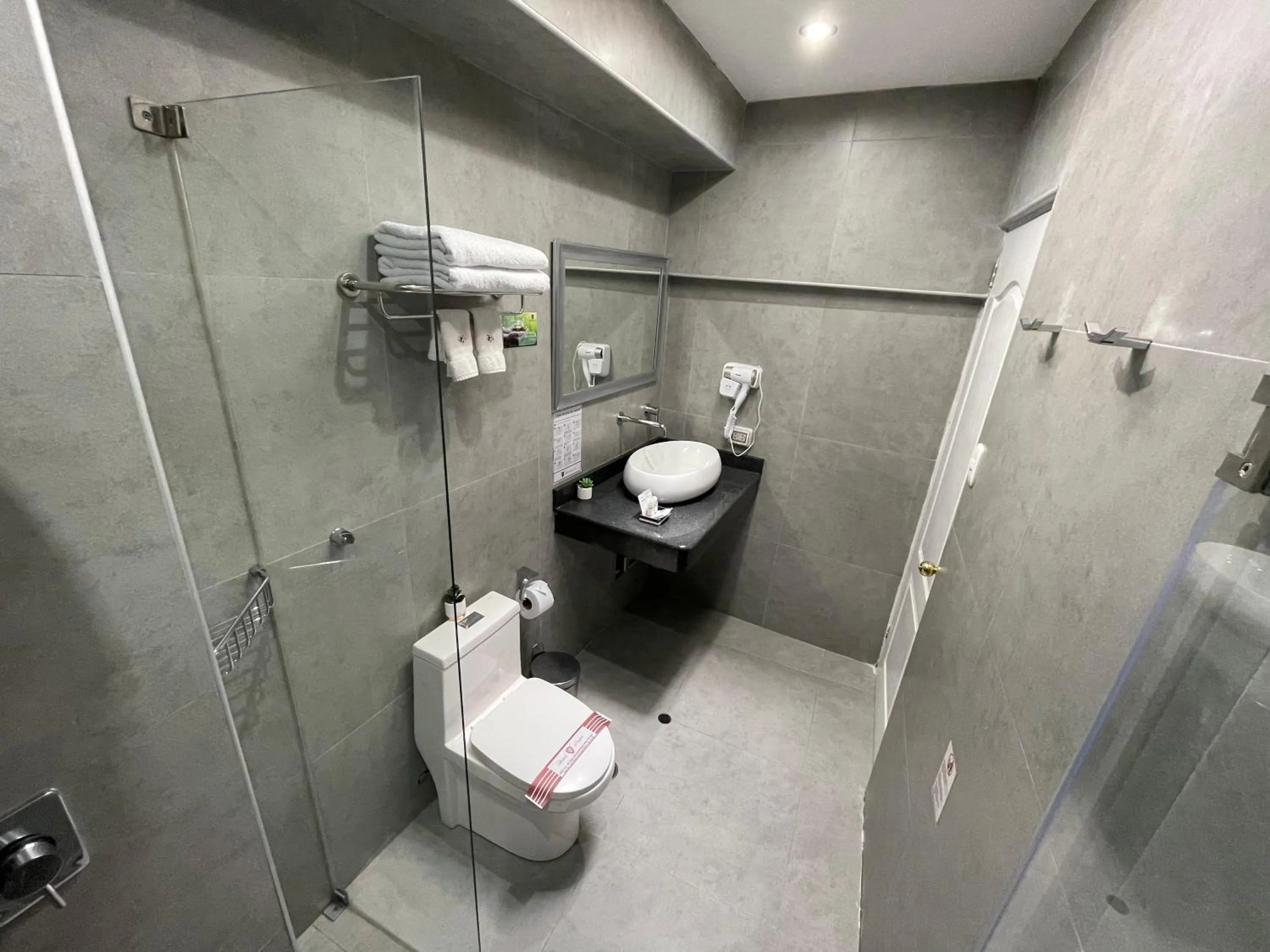 Bathroom in Hotel Rojas Inn