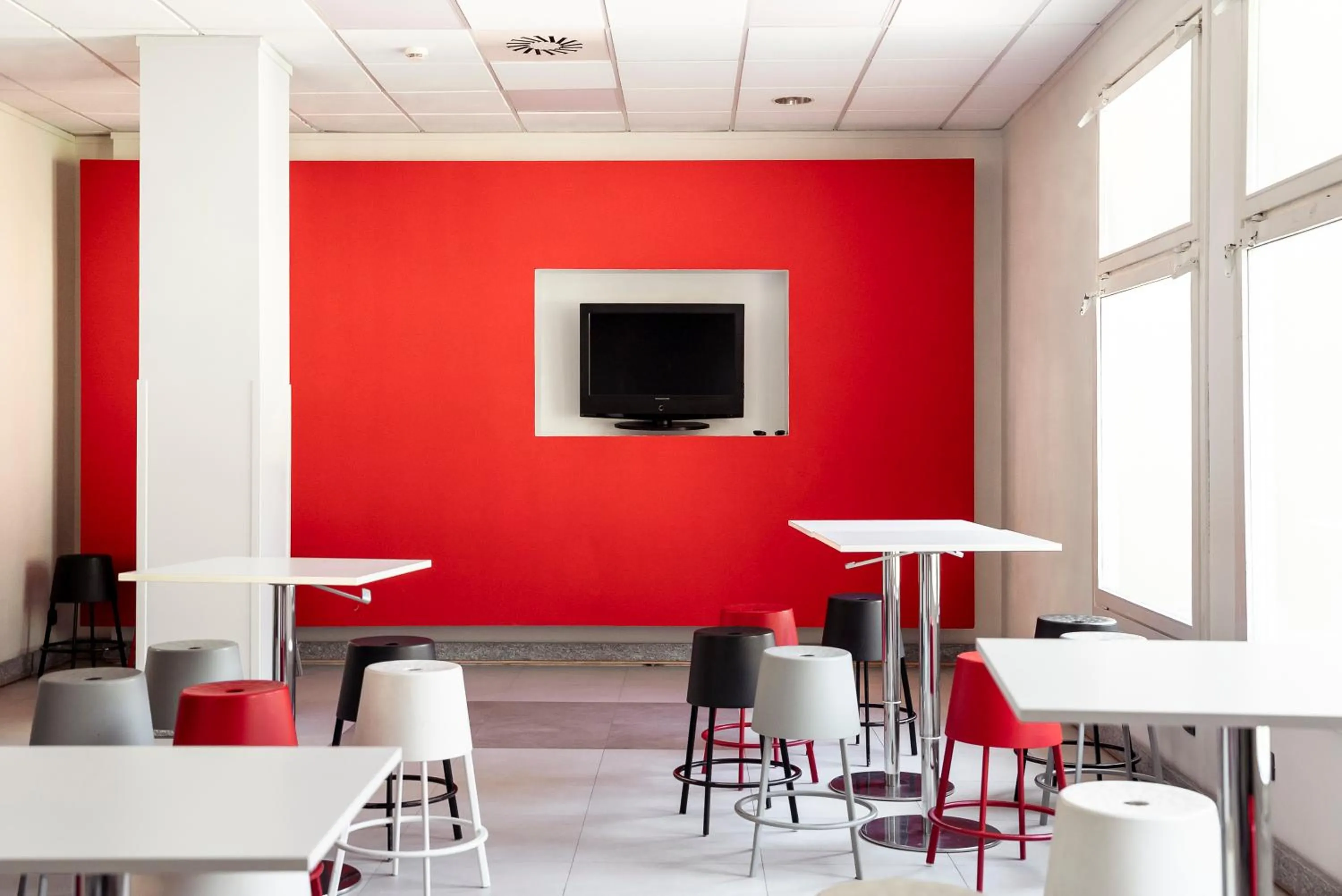 Communal lounge/ TV room in Villaggio Olimpico