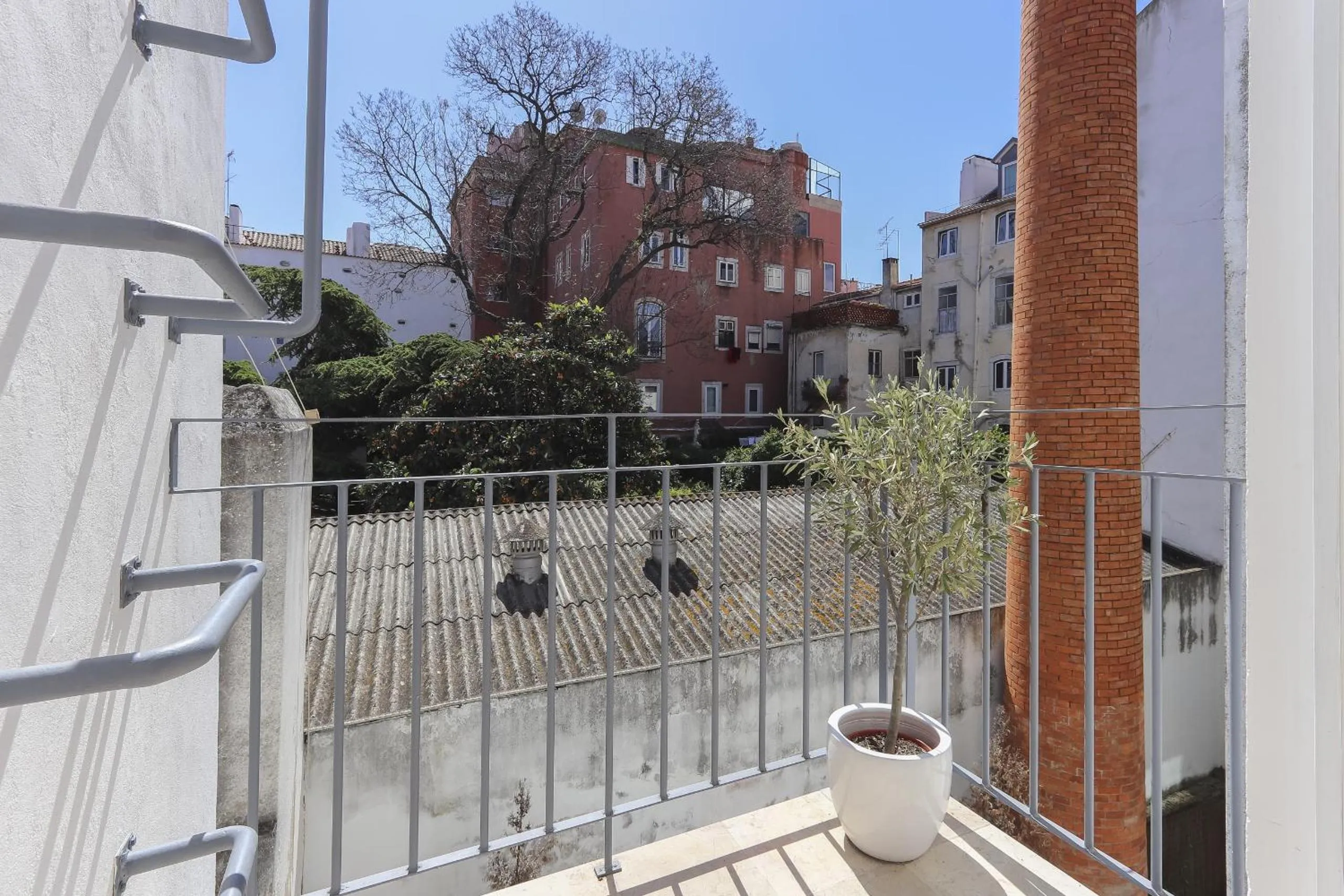 Balcony/Terrace in Santa Catarina Stylish by Homing