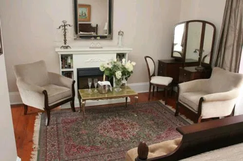 Historic Lyons House