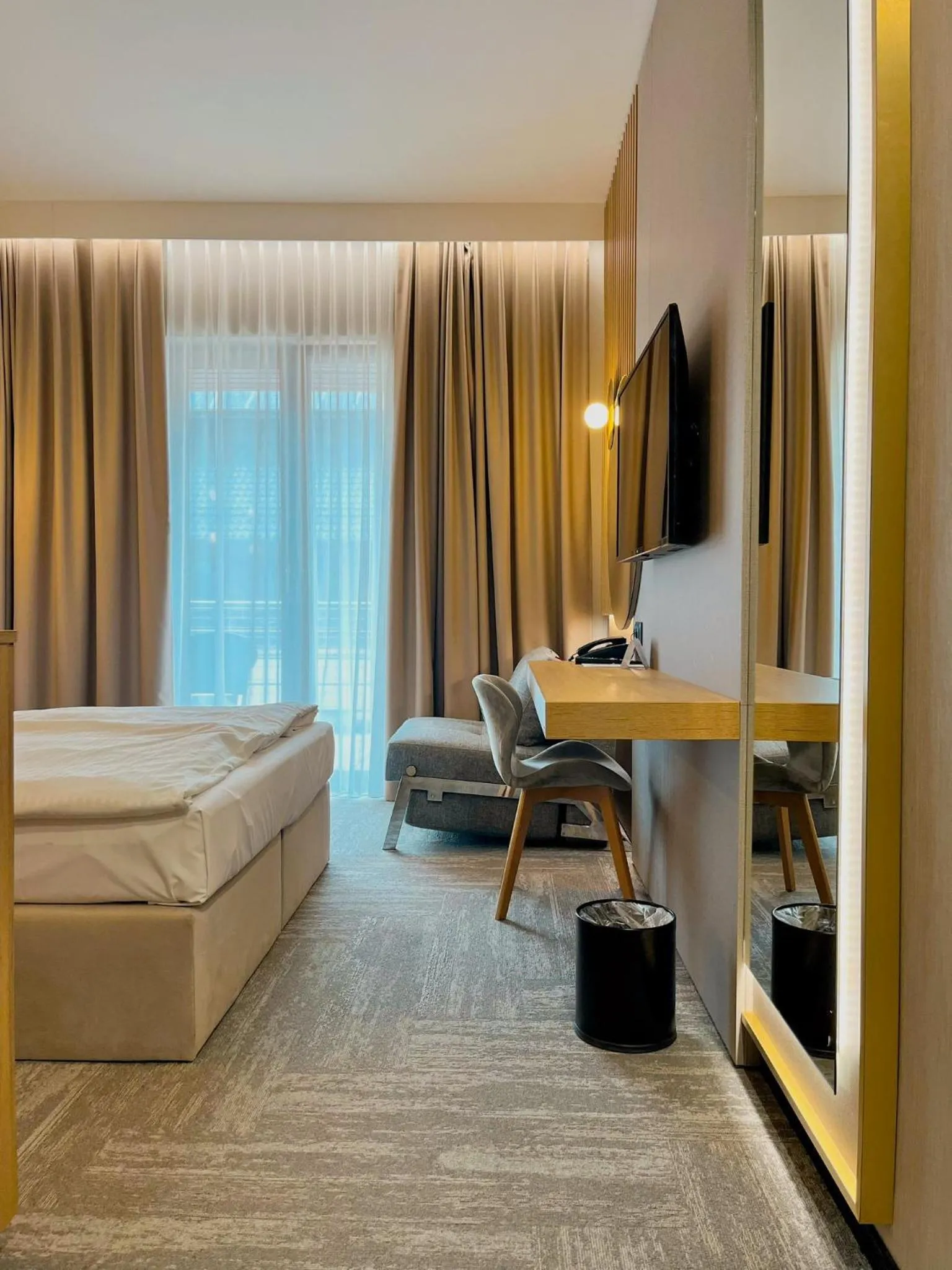 TV and multimedia, Bed in Hotel Arkas