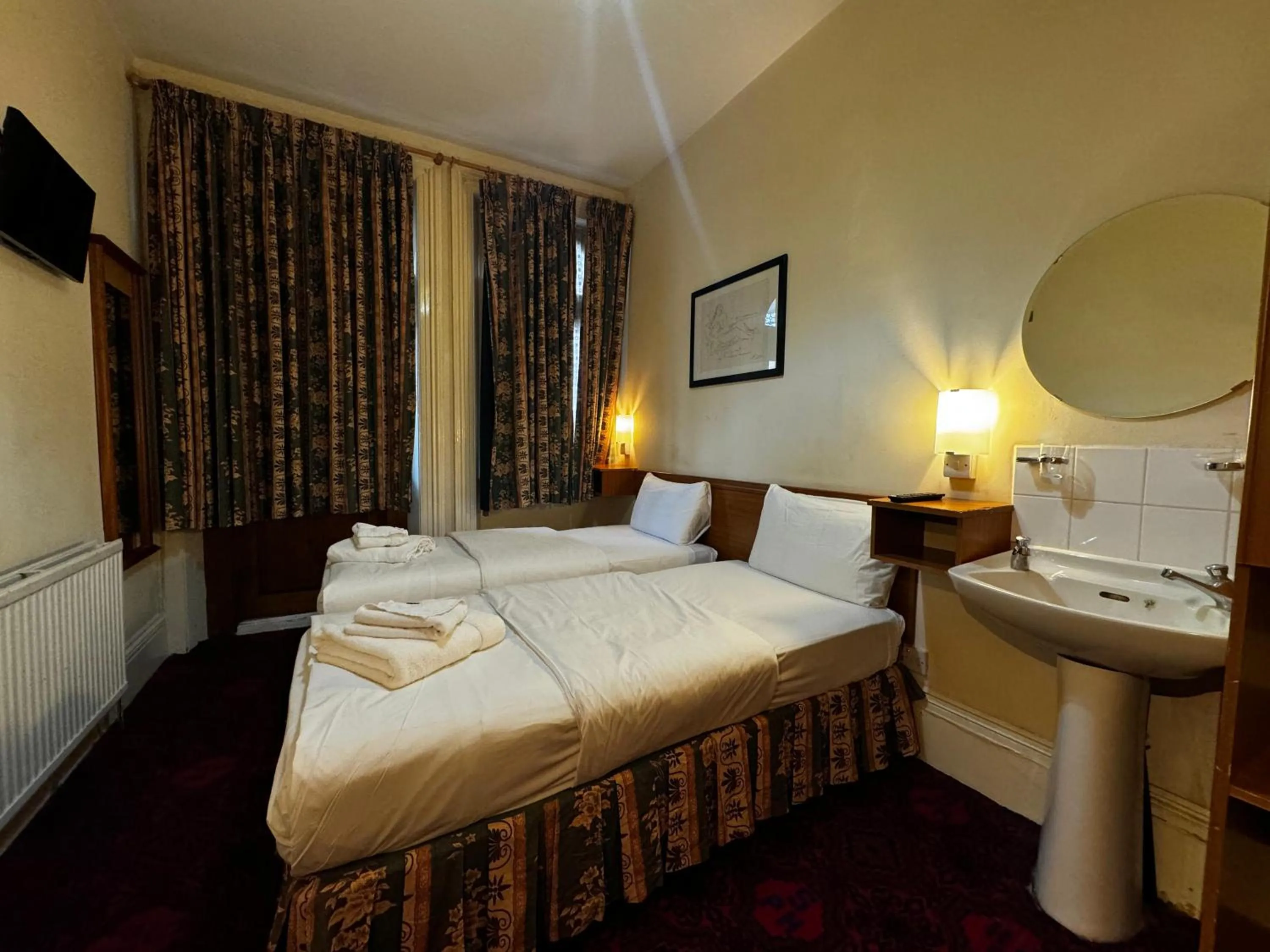 Bed in Bridge Park Hotel