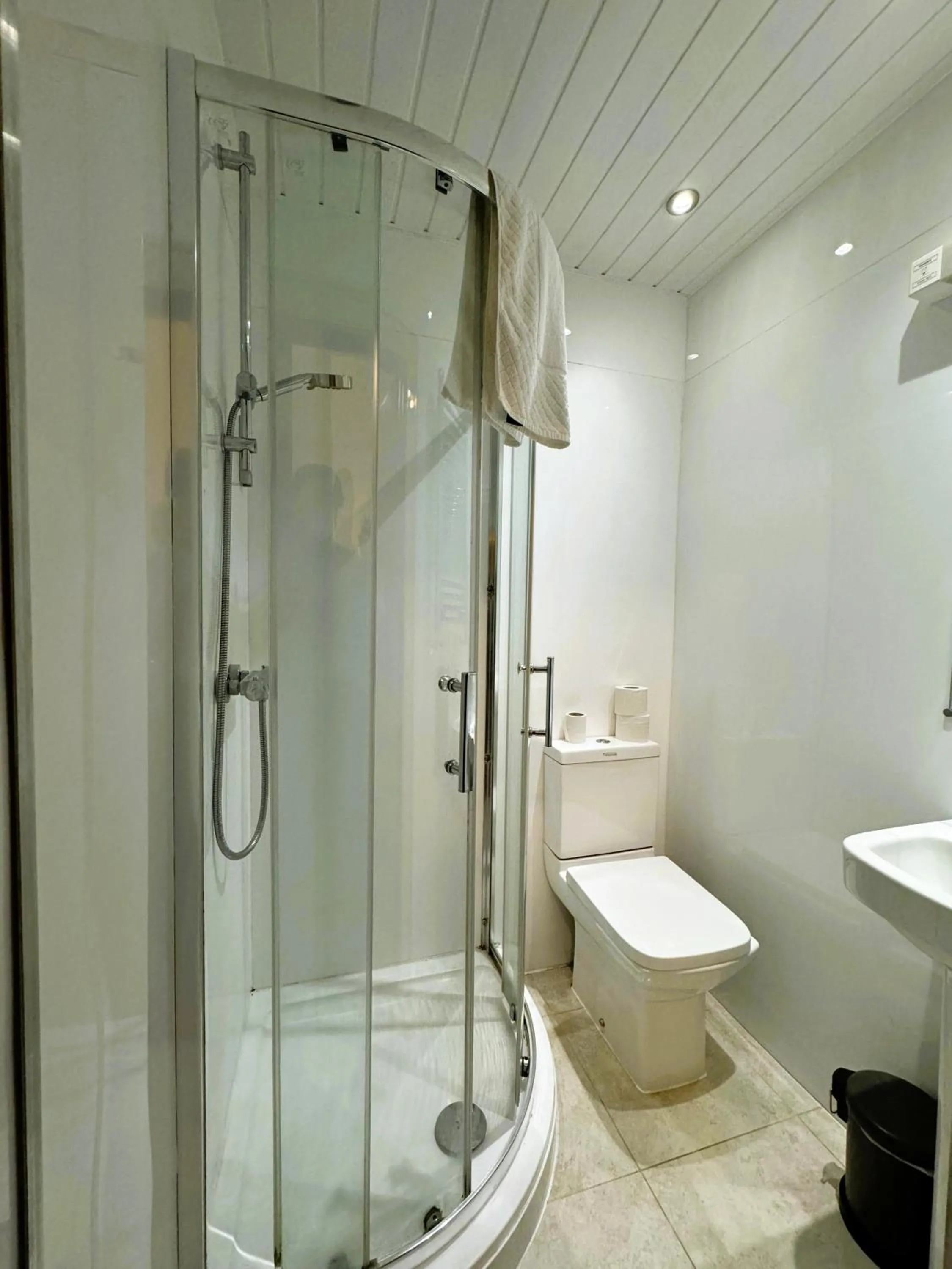 Bathroom in Bridge Park Hotel