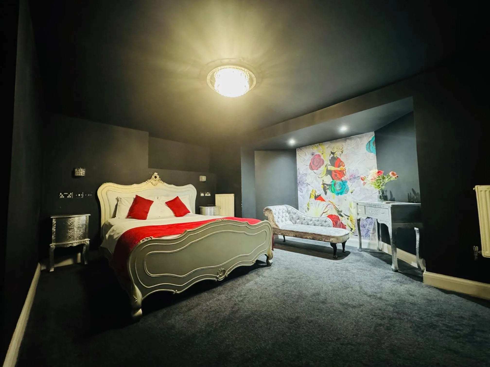 Photo of the whole room, Bed in Bridge Park Hotel