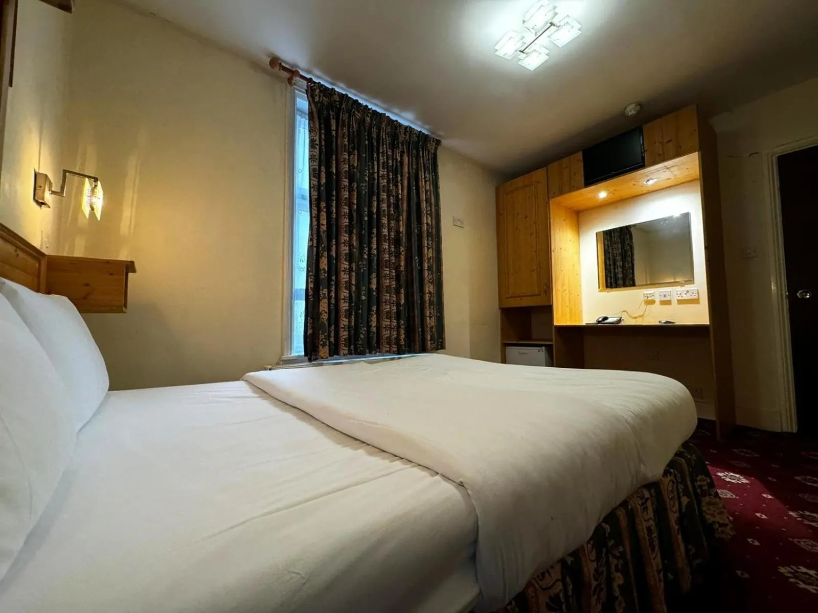 Bed in Bridge Park Hotel