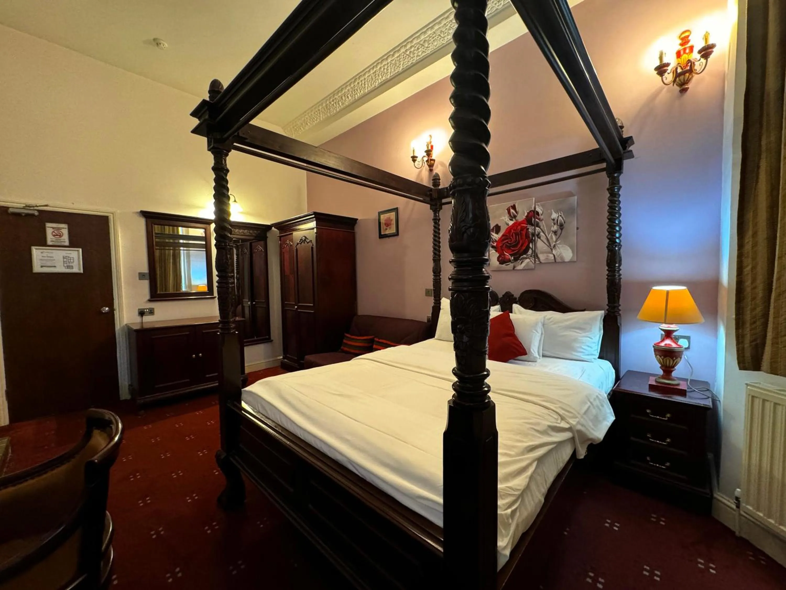 Bed in Bridge Park Hotel