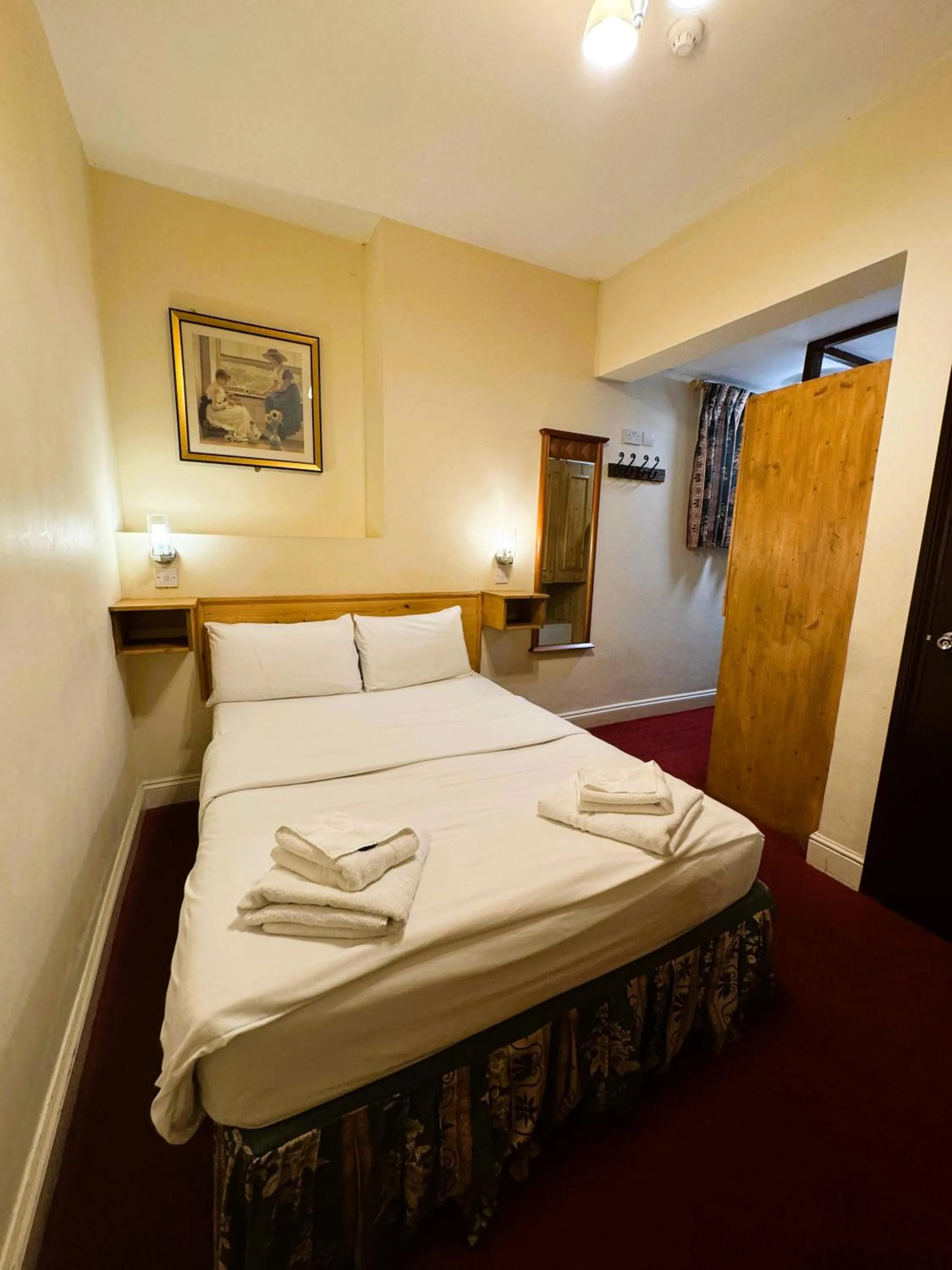 Bed in Bridge Park Hotel