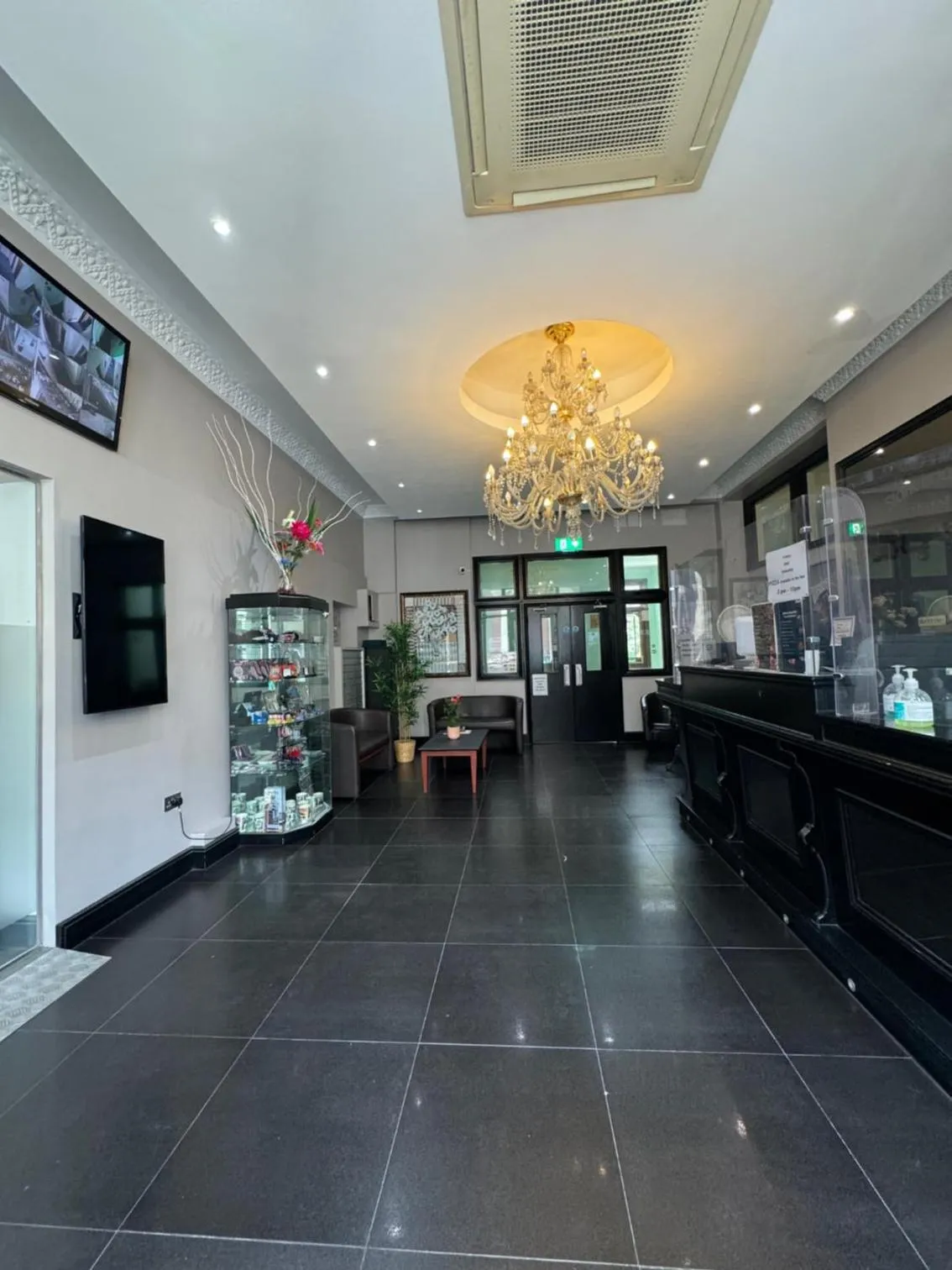 Lobby or reception in Bridge Park Hotel