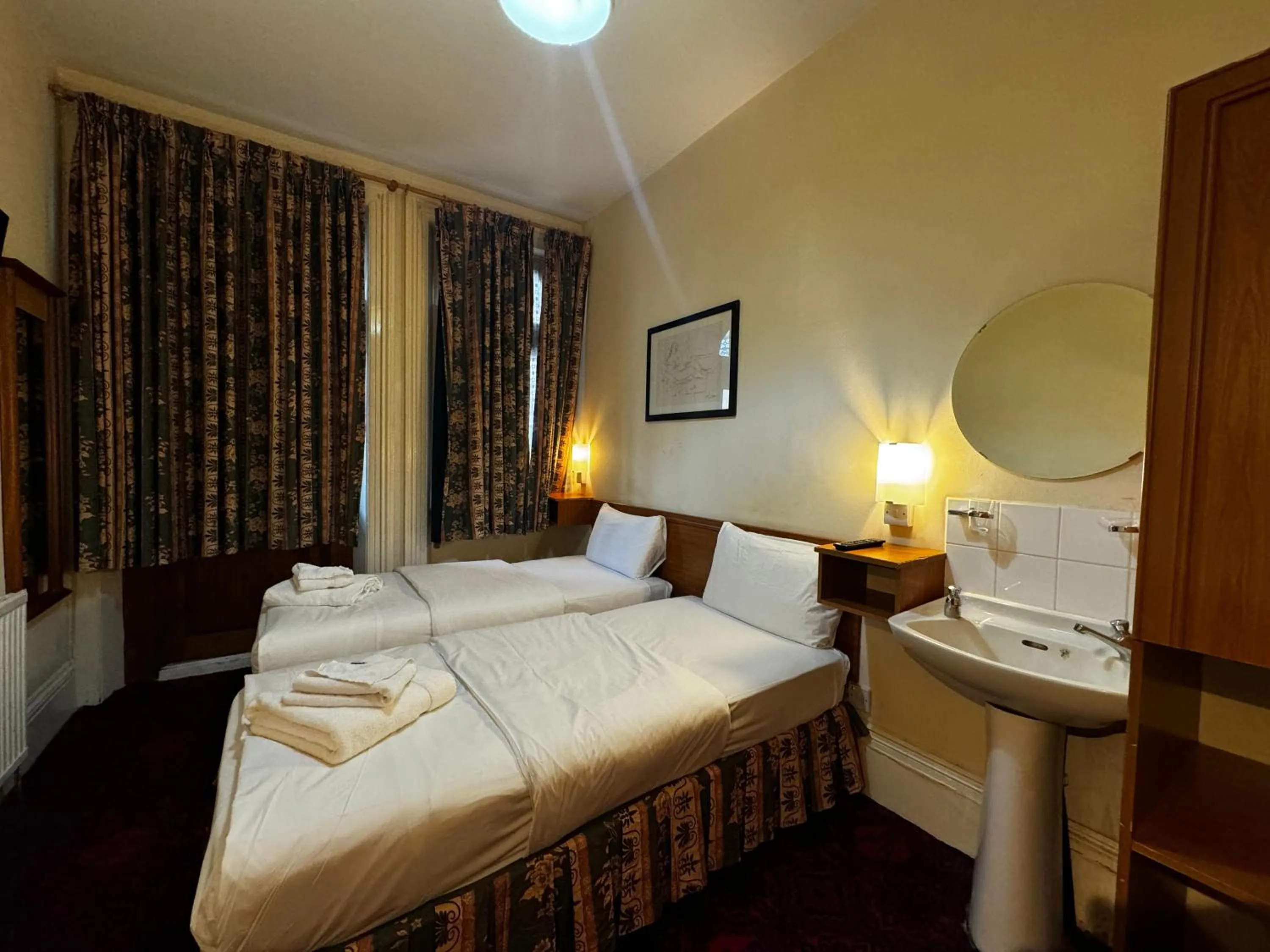 Bed in Bridge Park Hotel