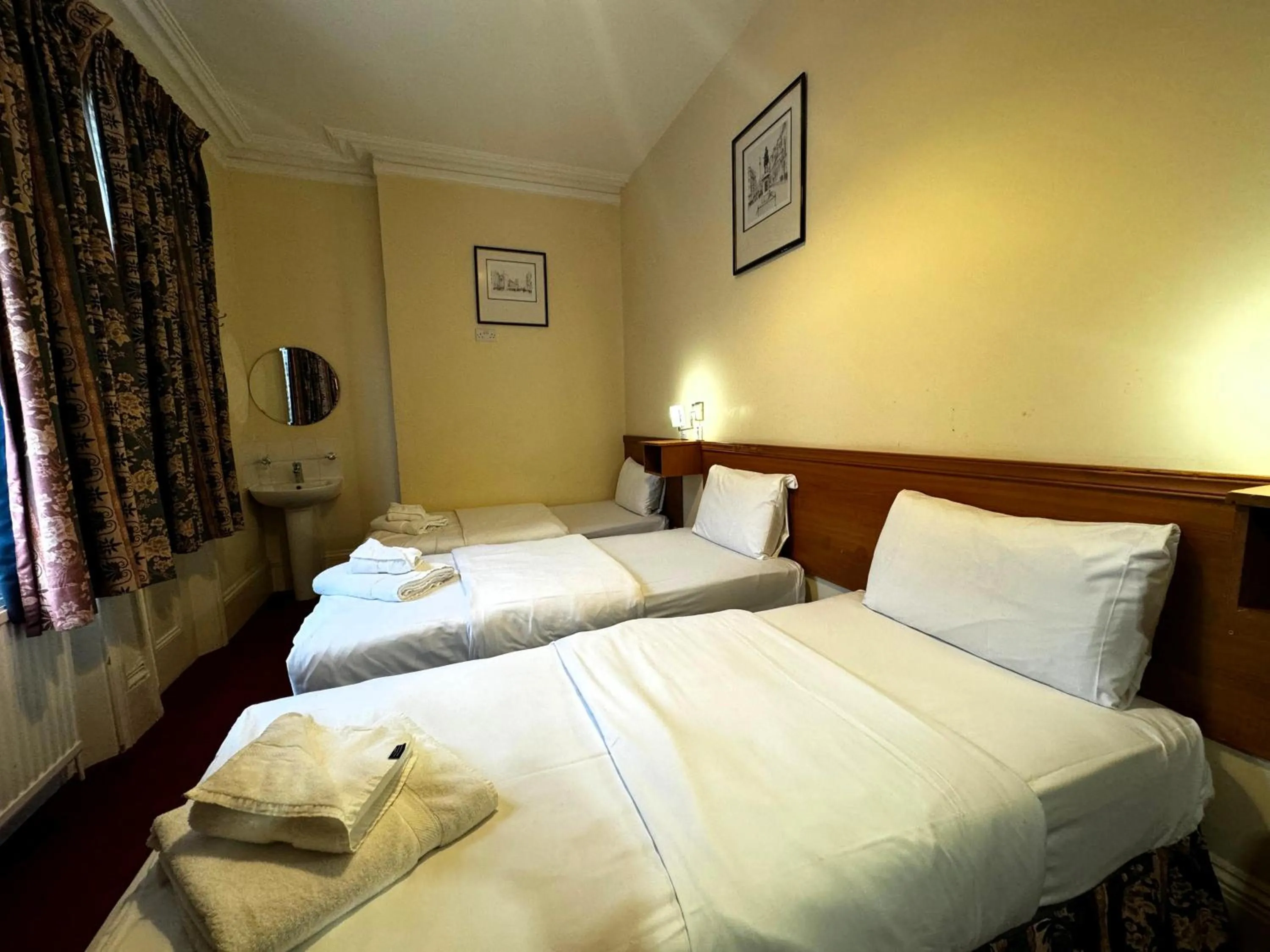 Bed in Bridge Park Hotel