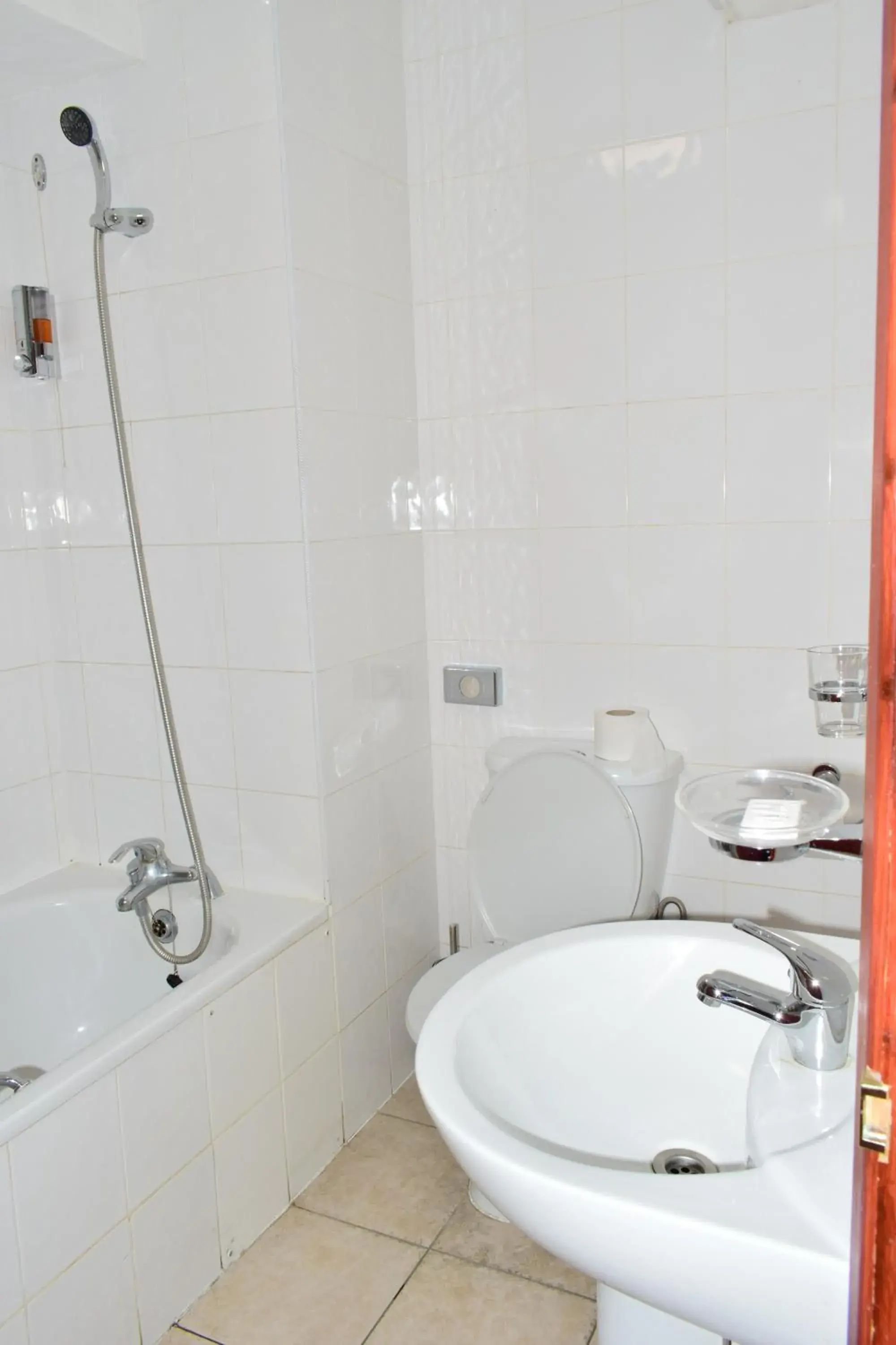 Quadruple Room with Private Bathroom in Bridge Park Hotel Quadruple Room with Private Bathroom in Bridge Park Hotel