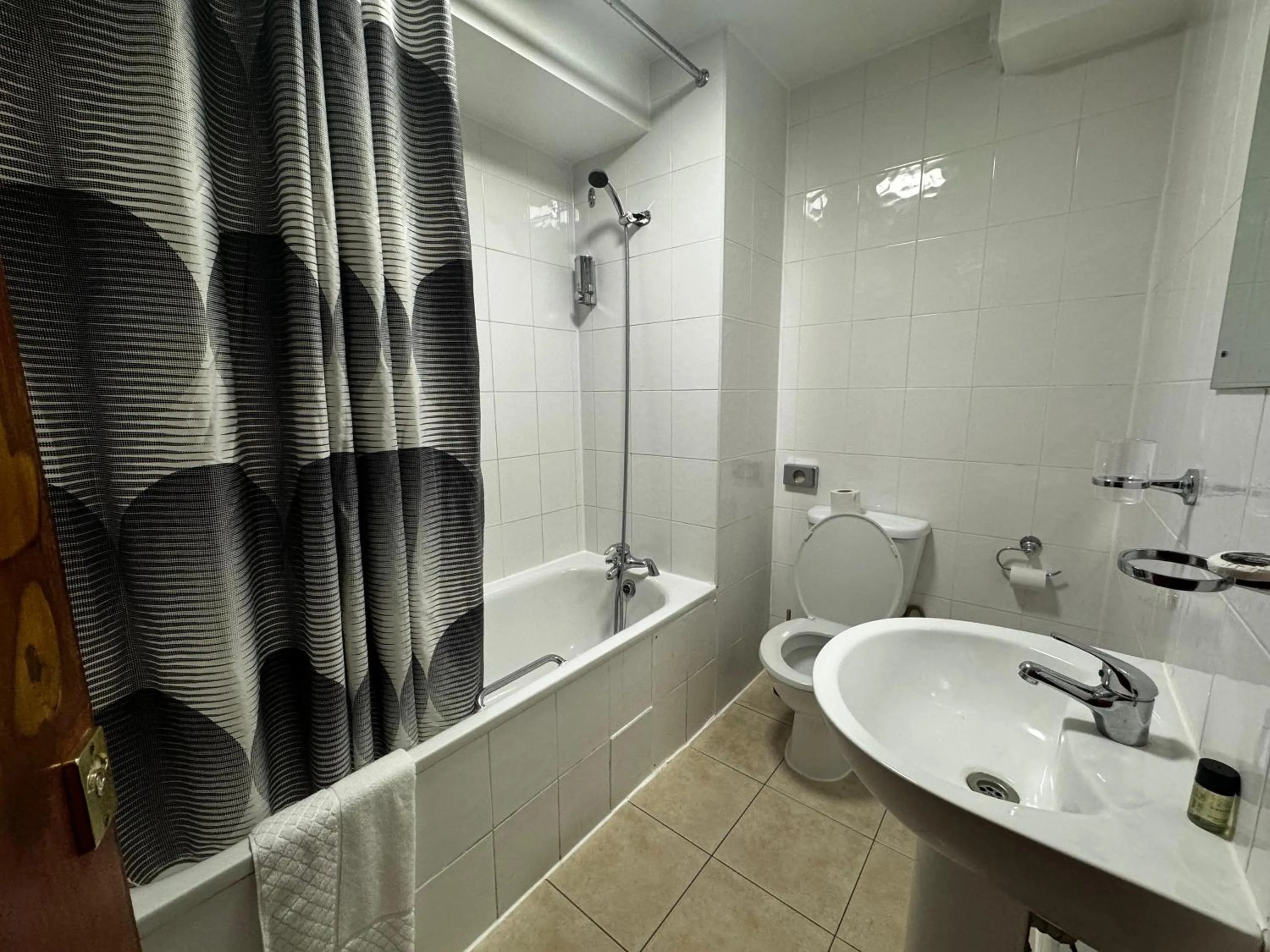 Shower in Bridge Park Hotel