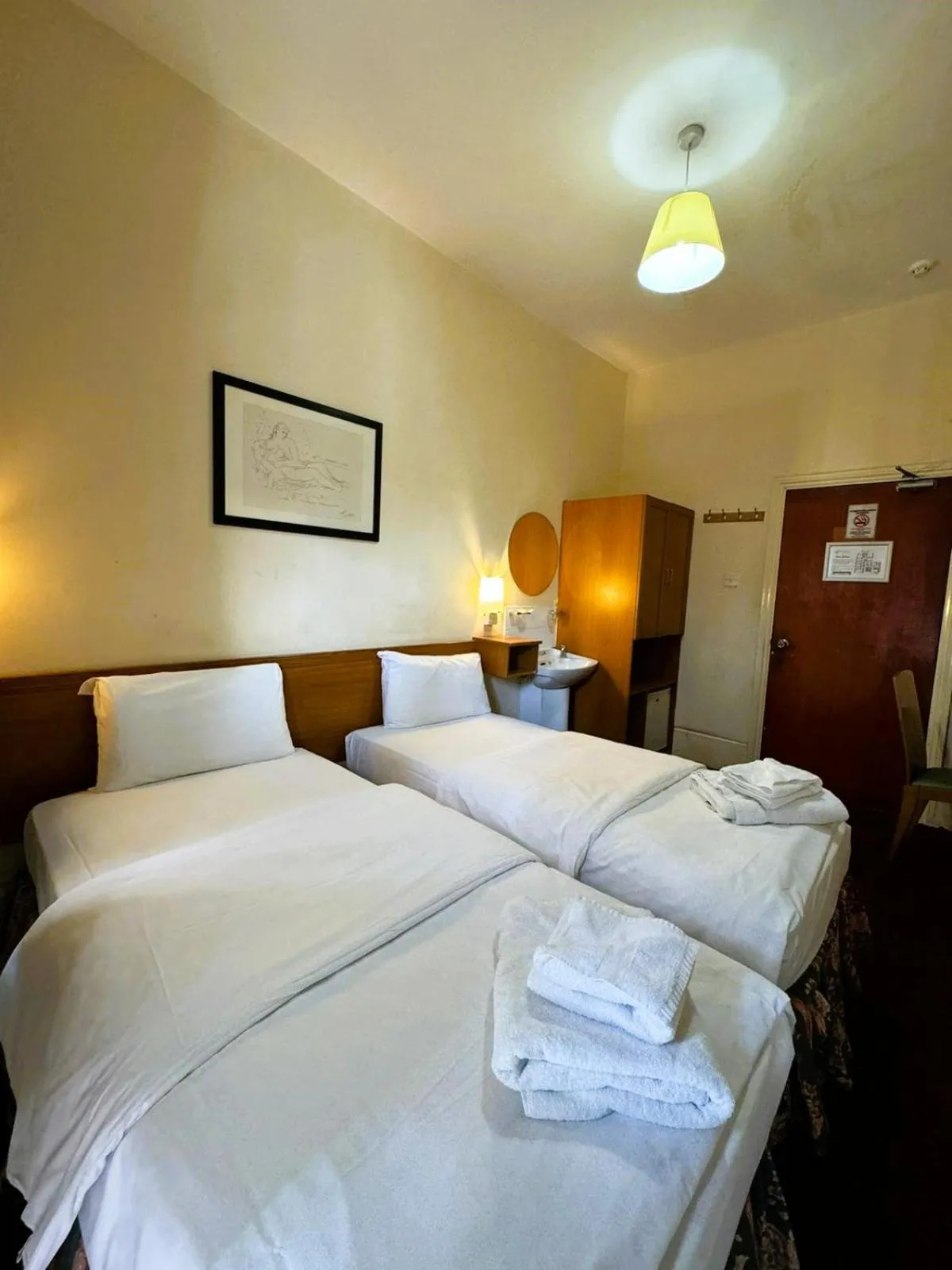 Bed in Bridge Park Hotel