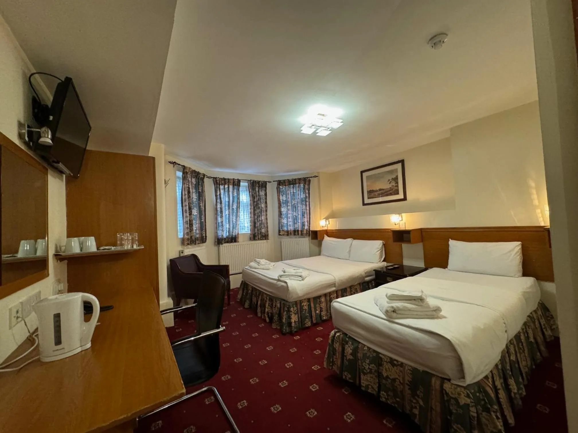 Garden view, Bed in Bridge Park Hotel