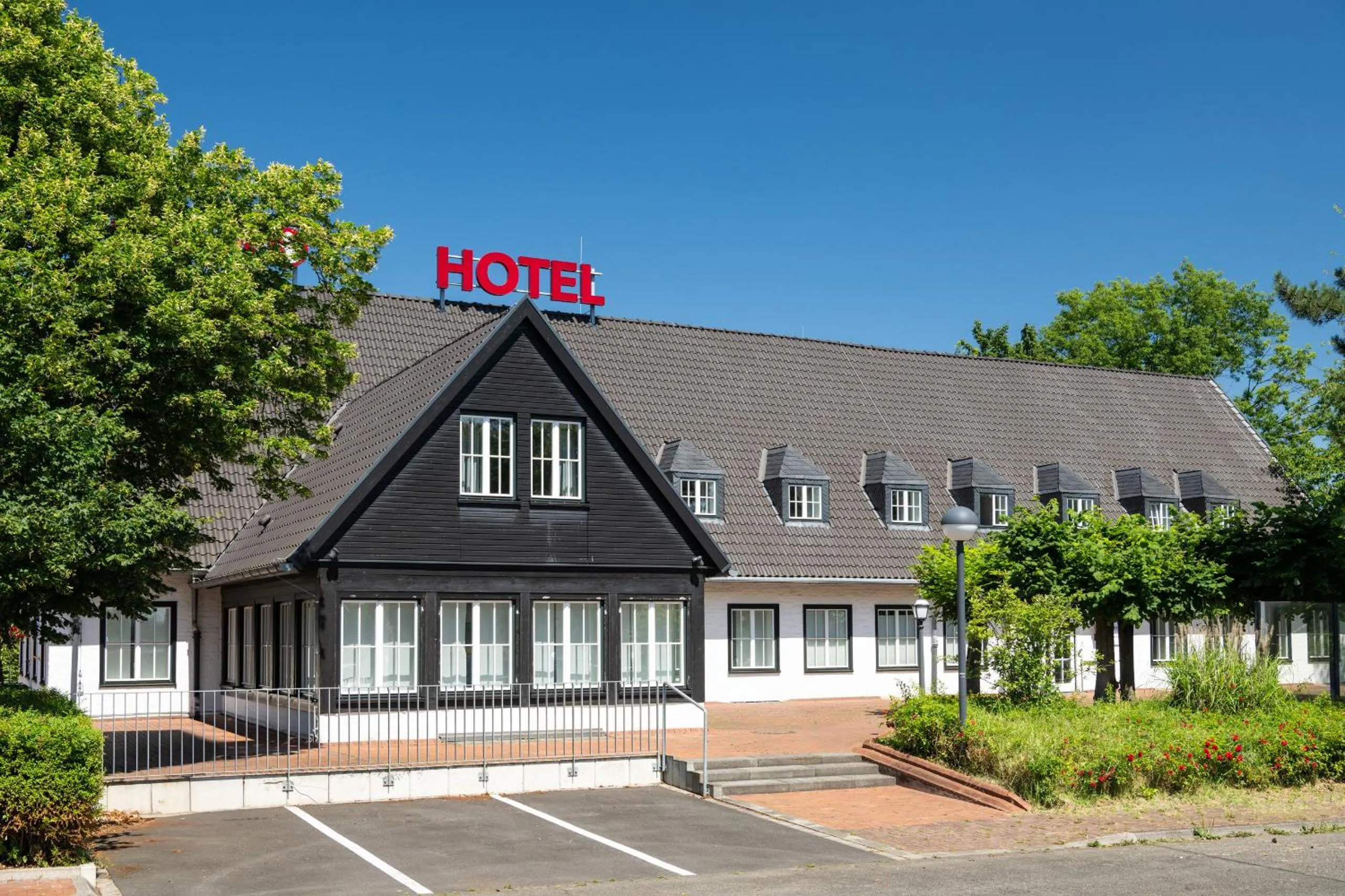 Facade/entrance in Serways Hotel Siegburg West