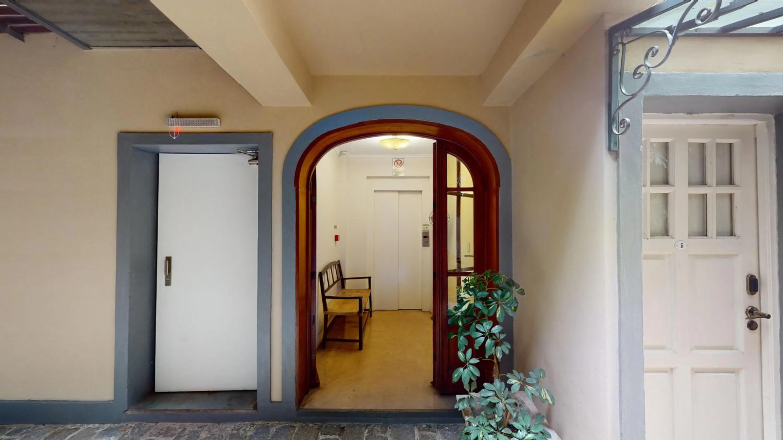 elevator in BENS L'Hôtel Palermo