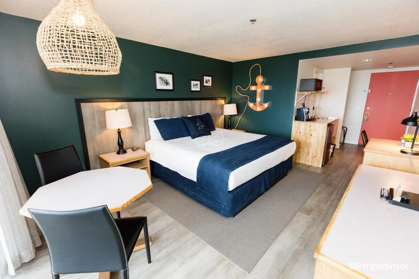 Guests, Bed in Surftides Hotel