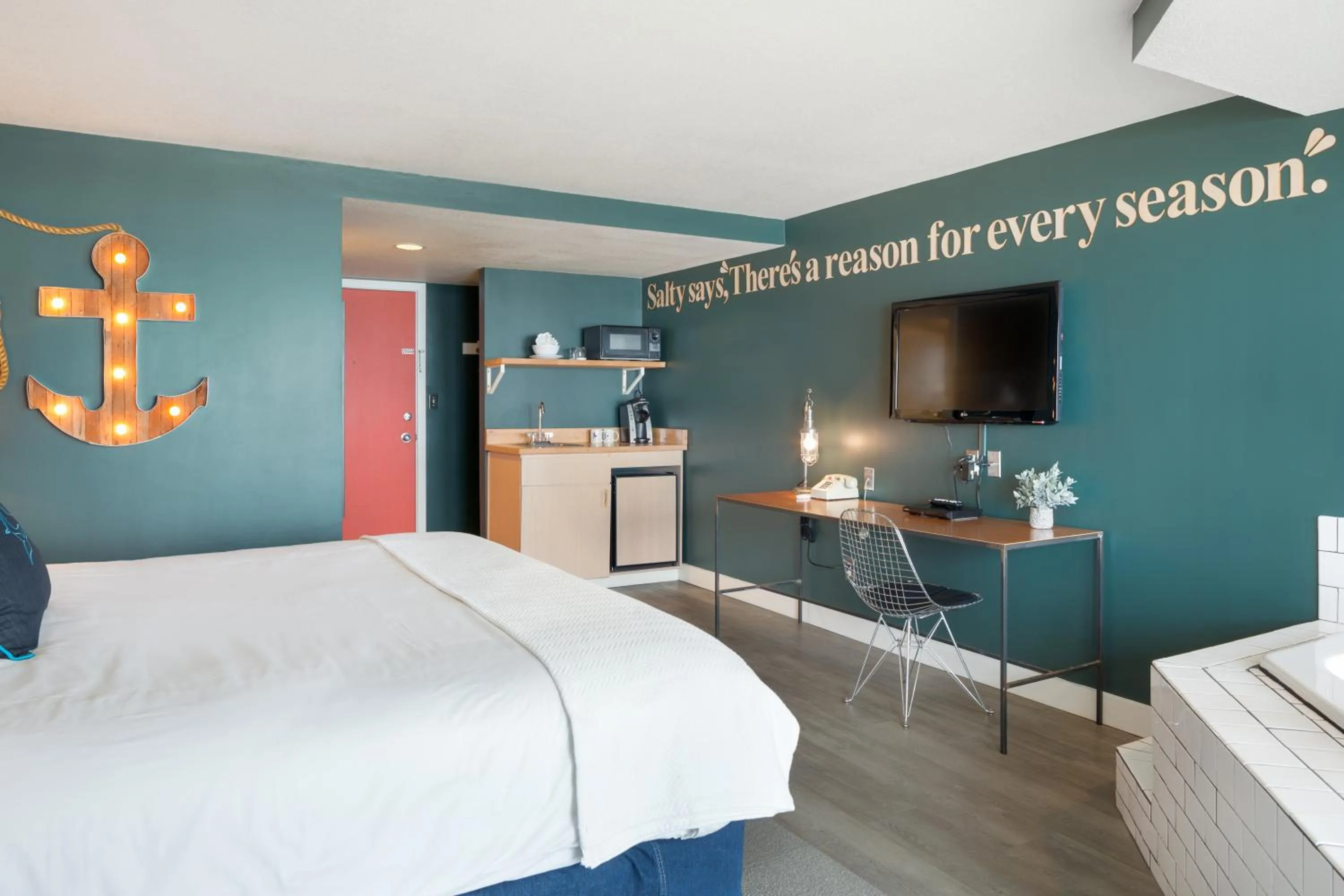 Photo of the whole room, Bed in Surftides Hotel