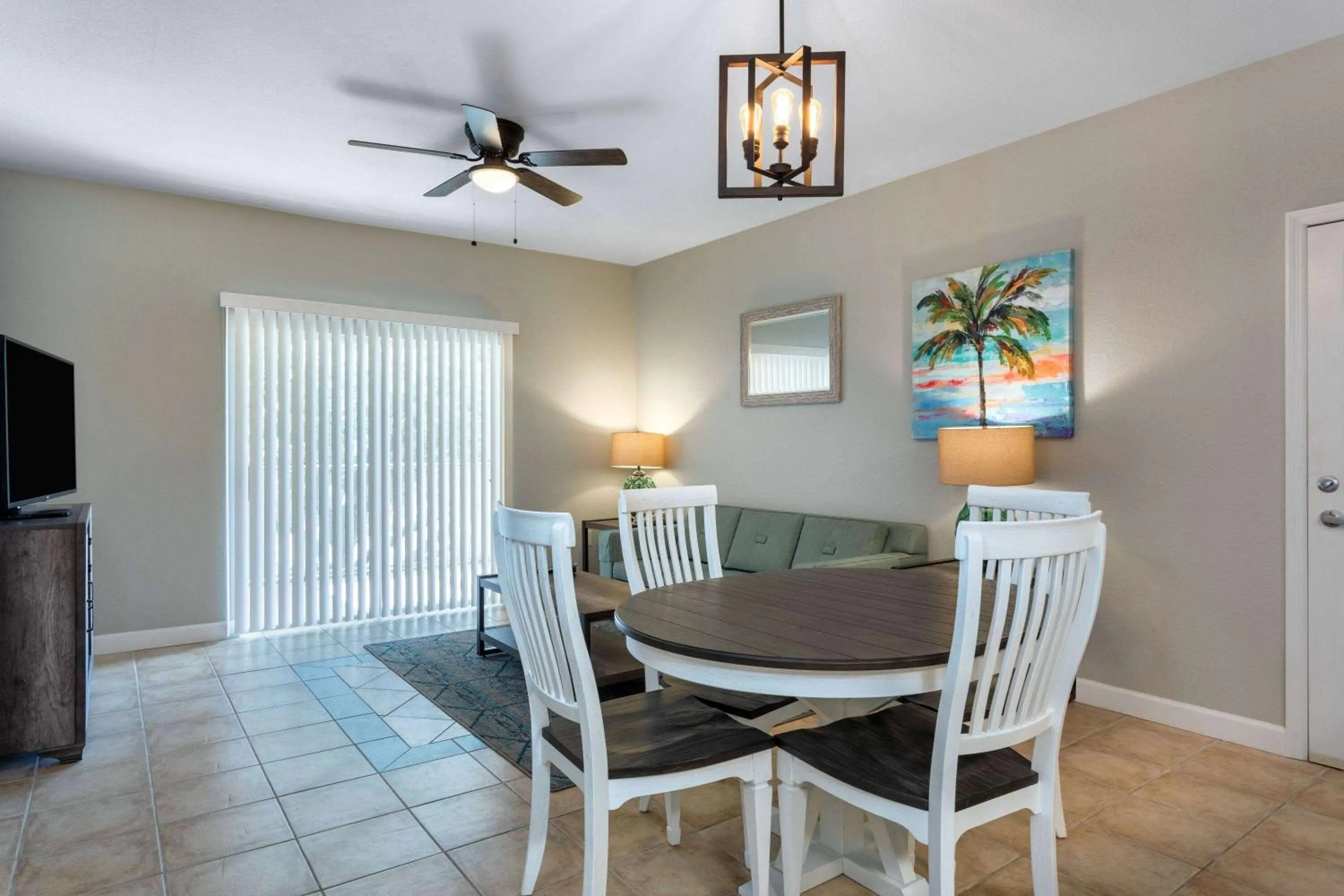 Photo of the whole room, Dining Area in Festiva Orlando Resort Celebration a Ramada by Wyndham
