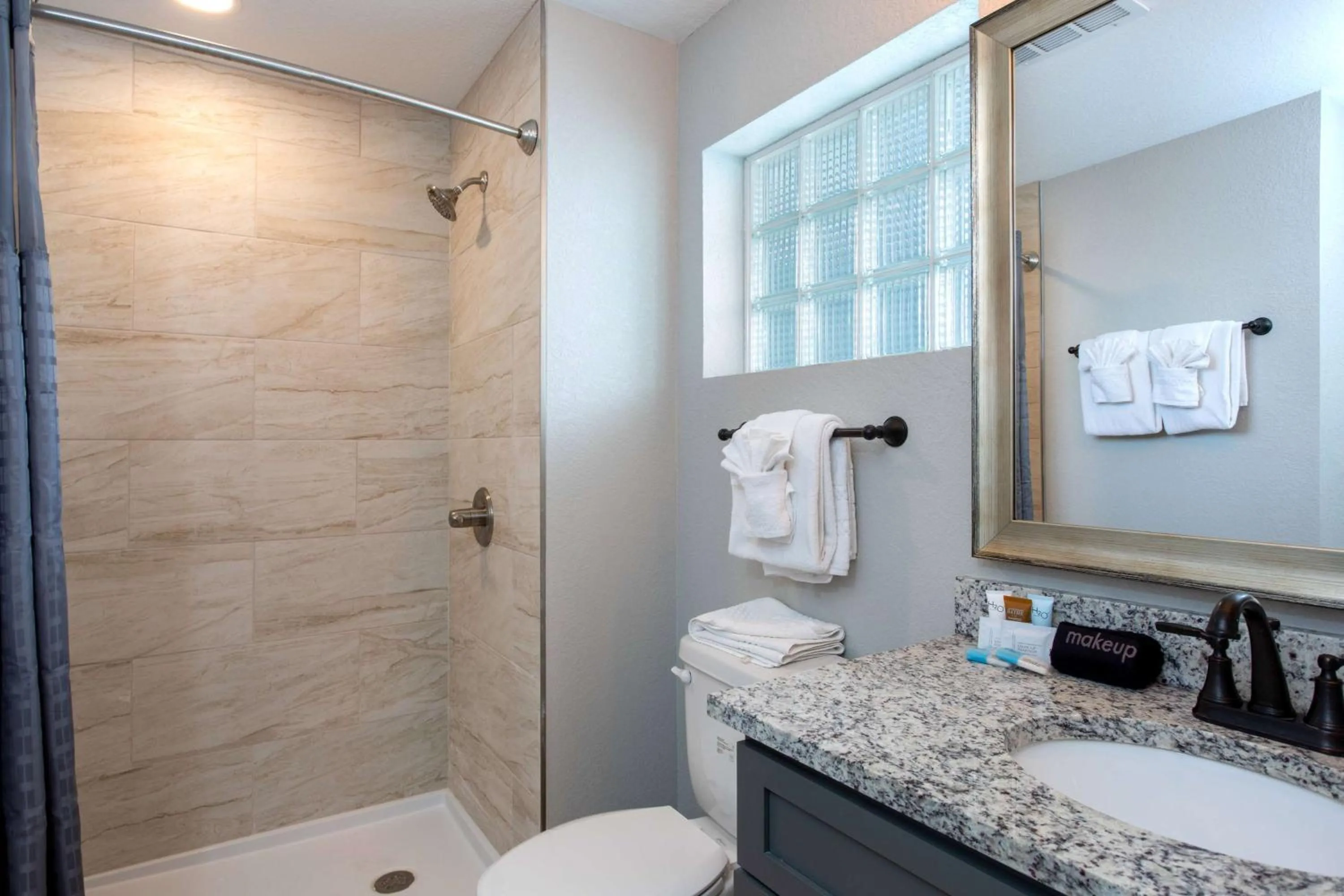 TV and multimedia, Bathroom in Festiva Orlando Resort Celebration a Ramada by Wyndham