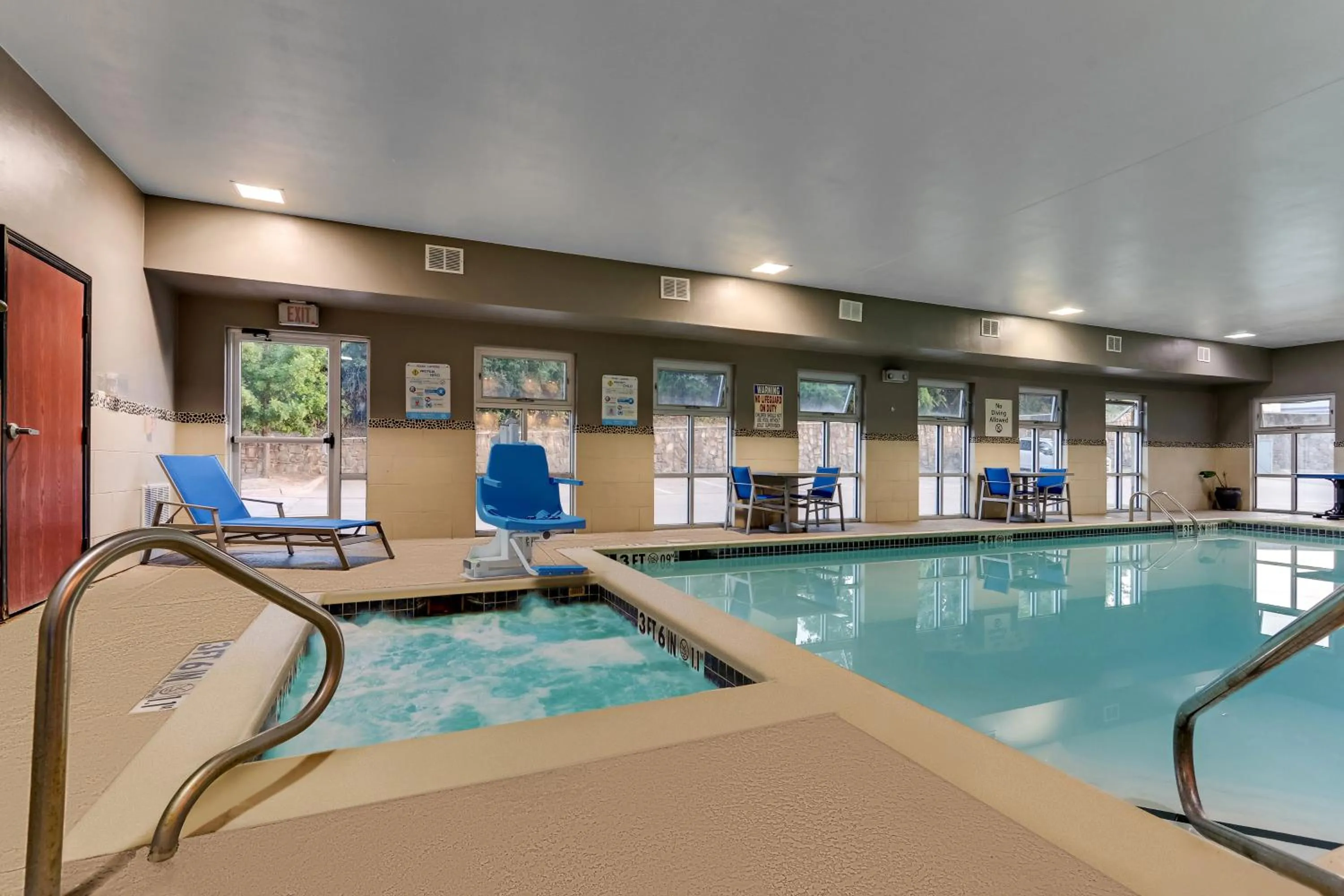 Swimming pool in Holiday Inn Express Hotel and Suites Weatherford by IHG