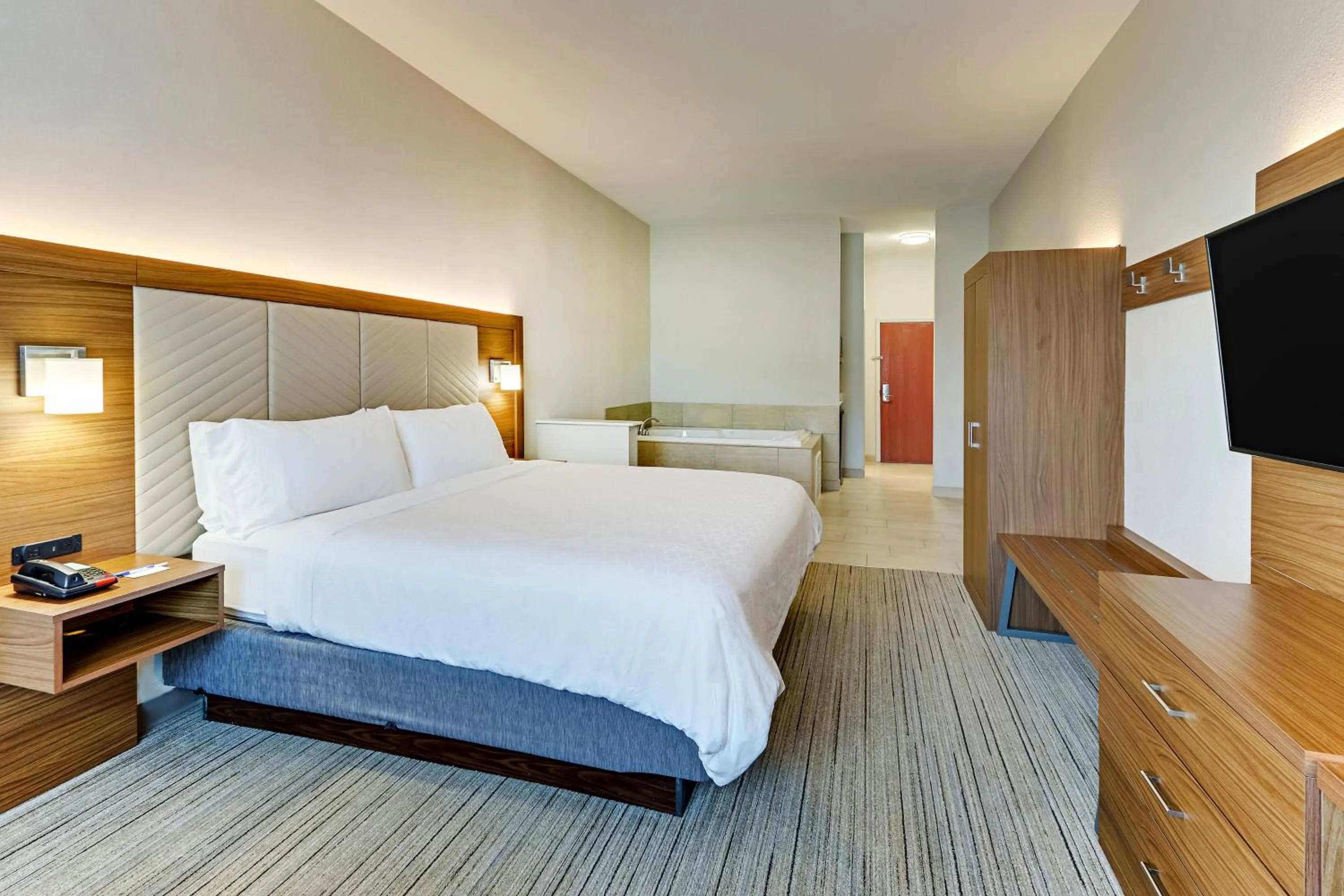 Photo of the whole room, Bed in Holiday Inn Express Hotel and Suites Weatherford by IHG