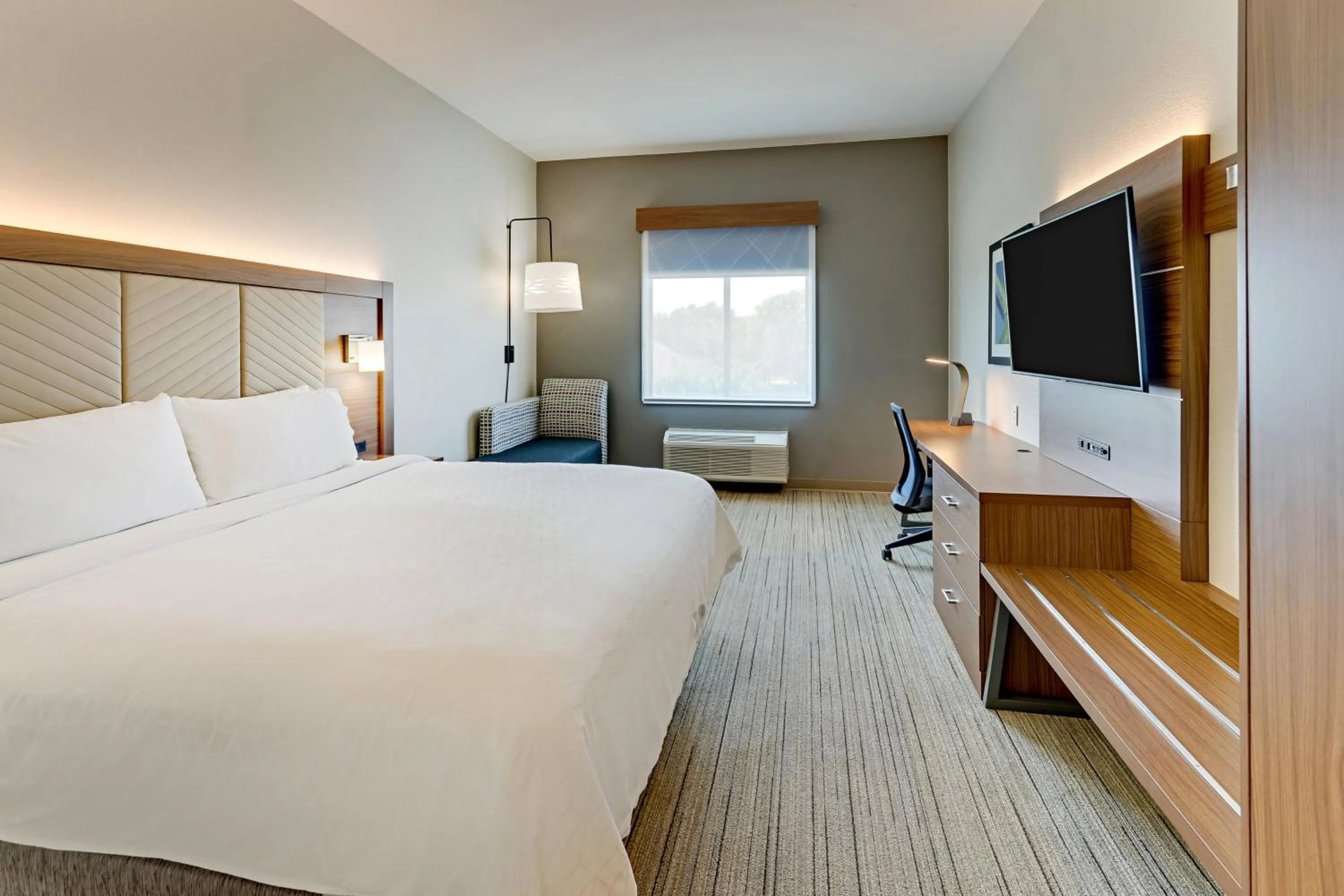 Photo of the whole room, Bed in Holiday Inn Express Hotel and Suites Weatherford by IHG