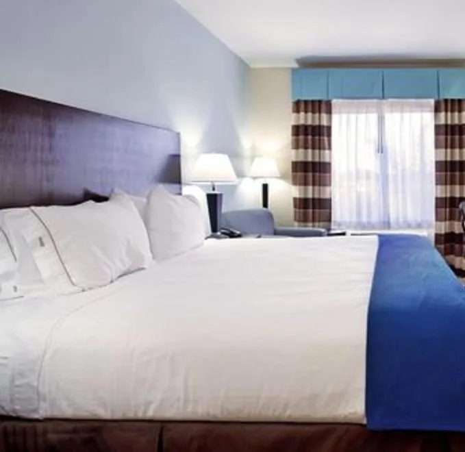 Bed in Holiday Inn Express - Eunice by IHG
