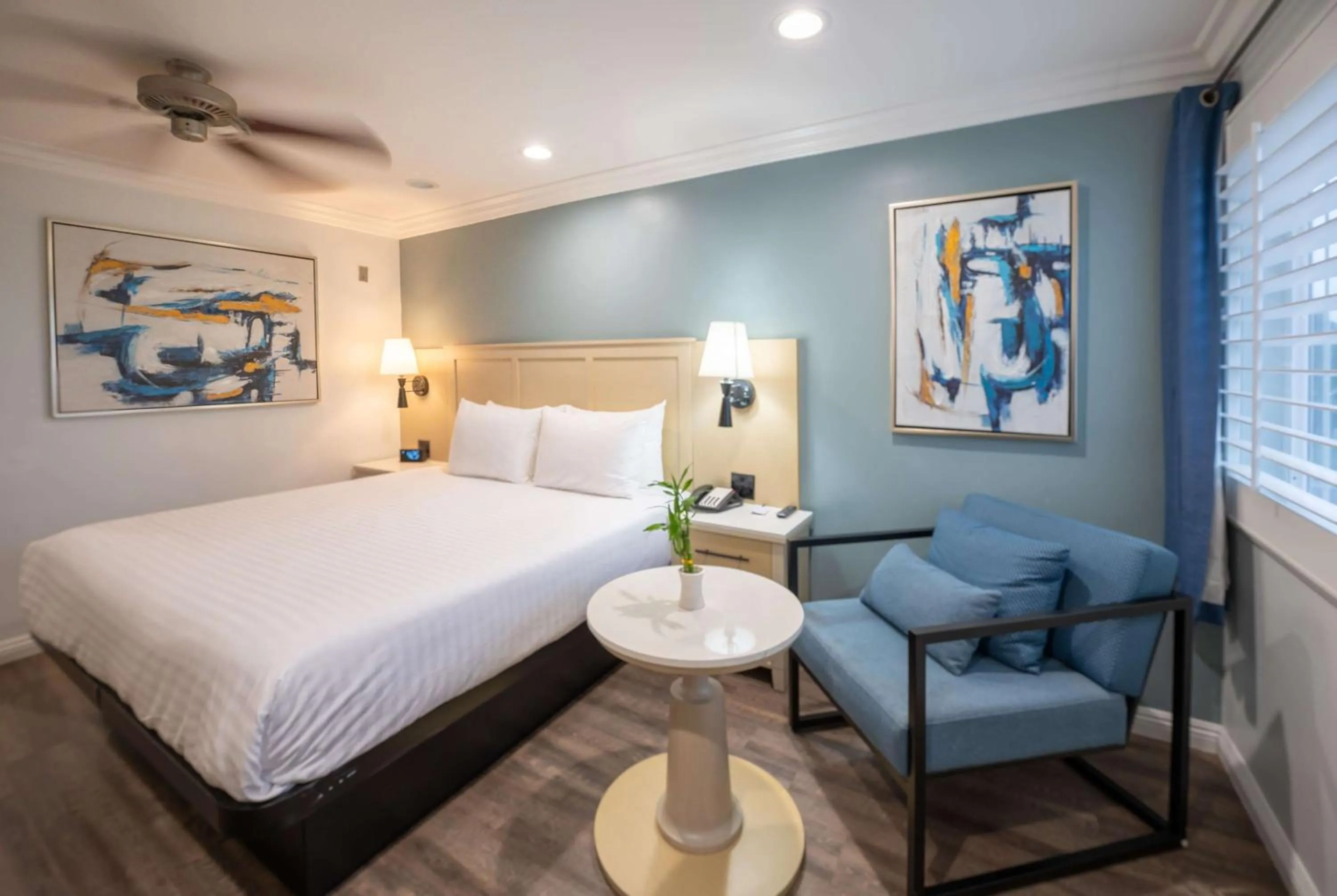 Photo of the whole room, Bed in Ramada by Wyndham Redondo Beach