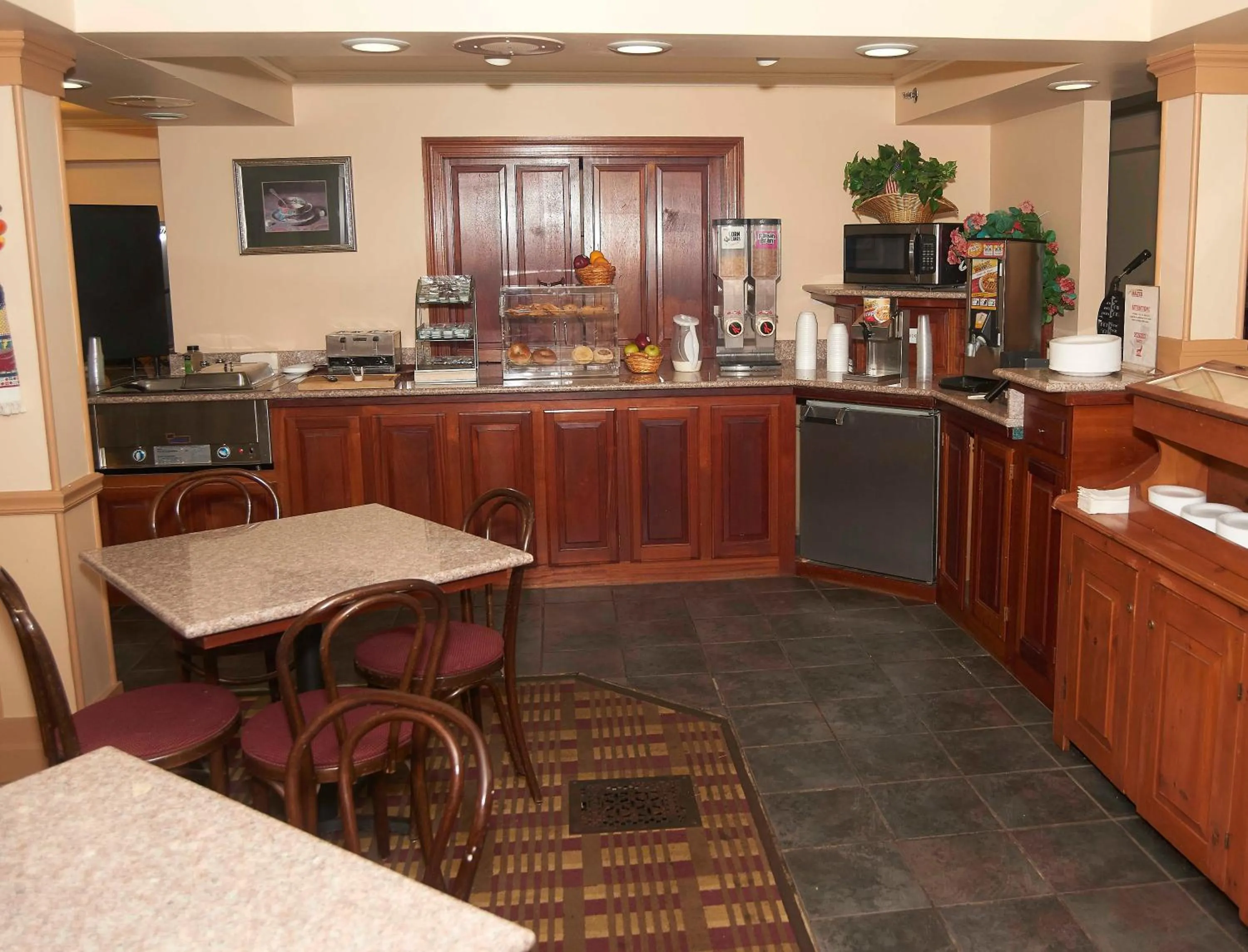 Breakfast in Hollow Inn and Motel