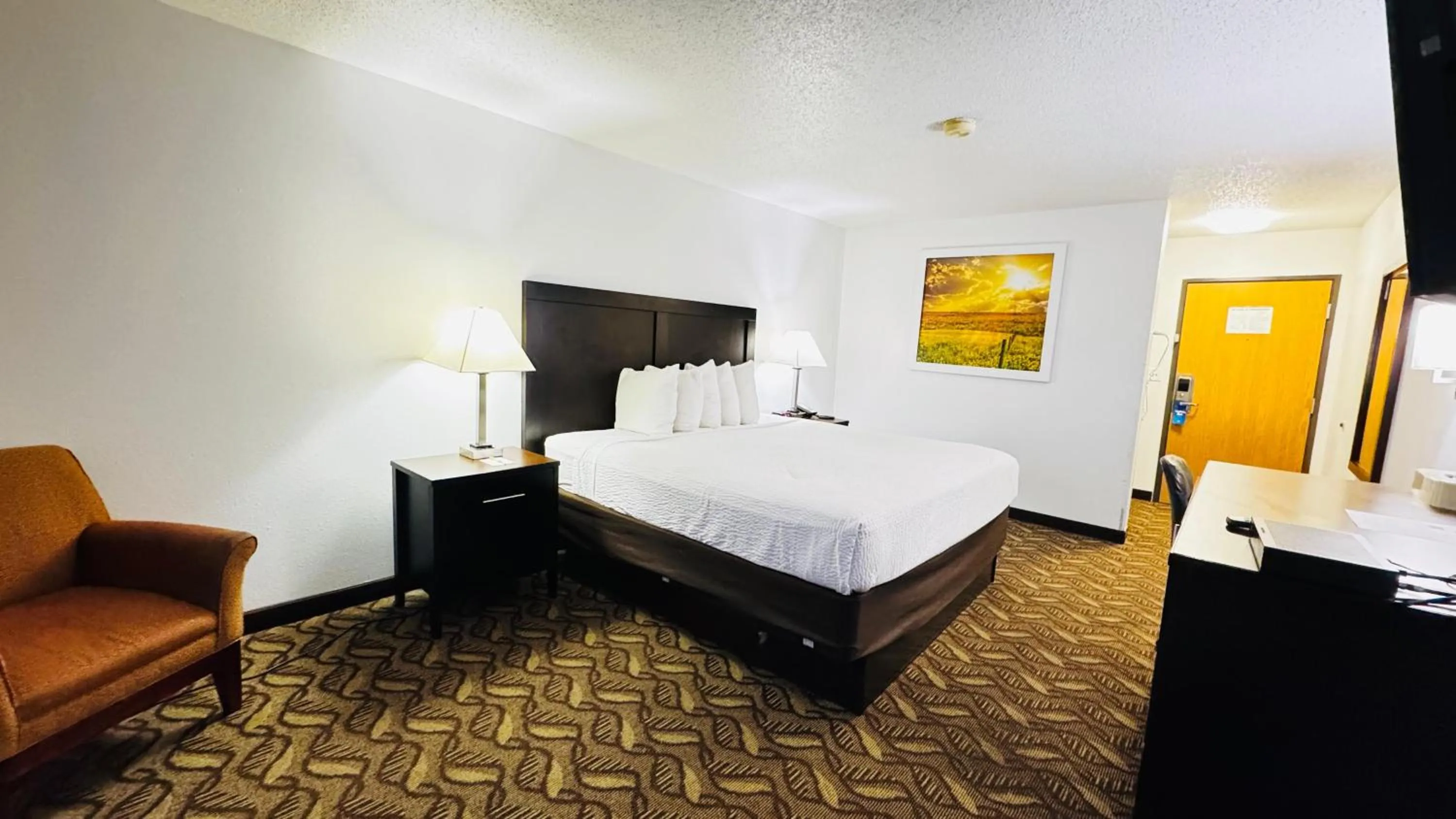 Photo of the whole room, Bed in Days Inn by Wyndham North Platte