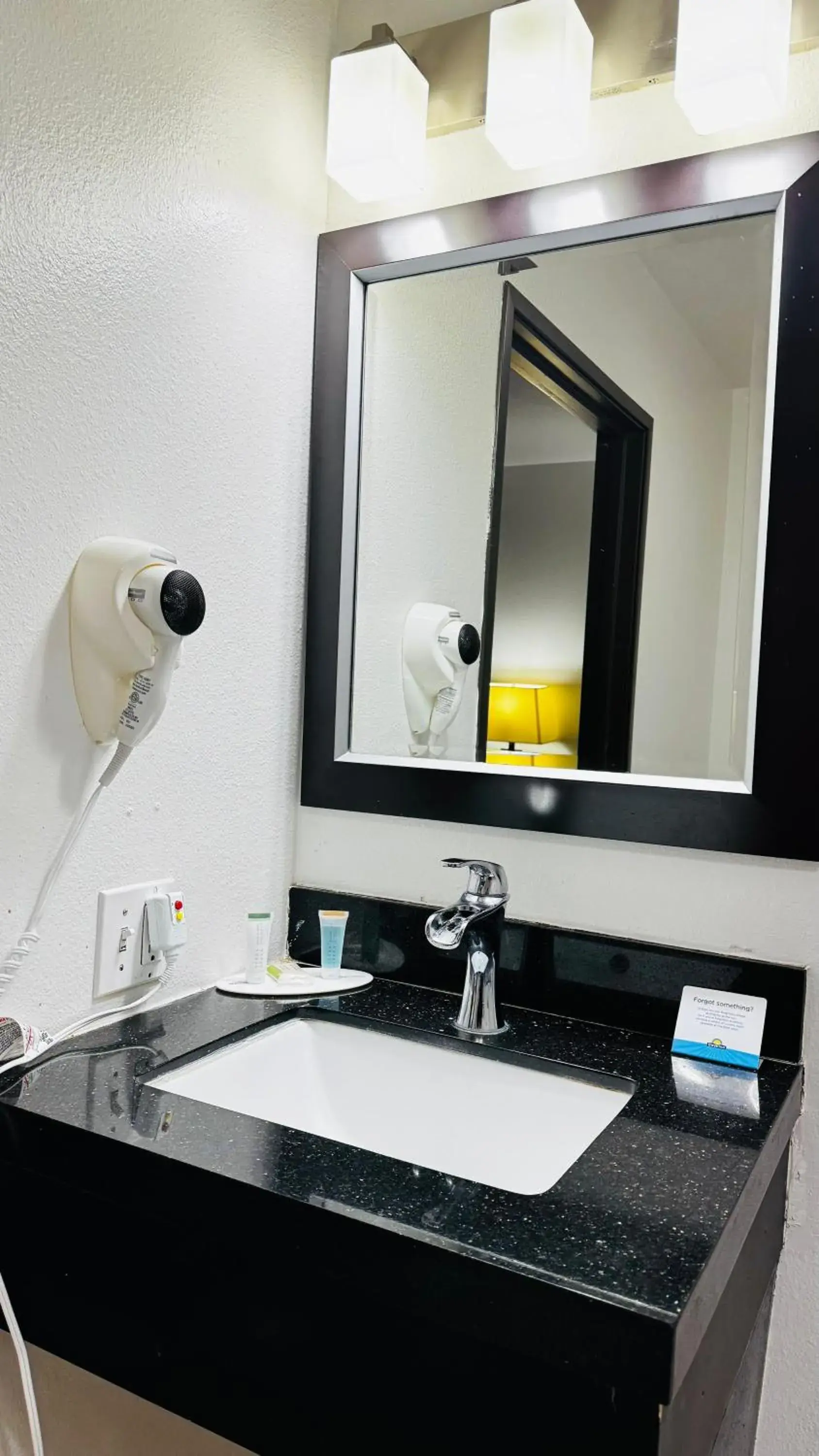 Queen Room - Non-Smoking in Days Inn by Wyndham North Platte Queen Room - Non-Smoking in Days Inn by Wyndham North Platte