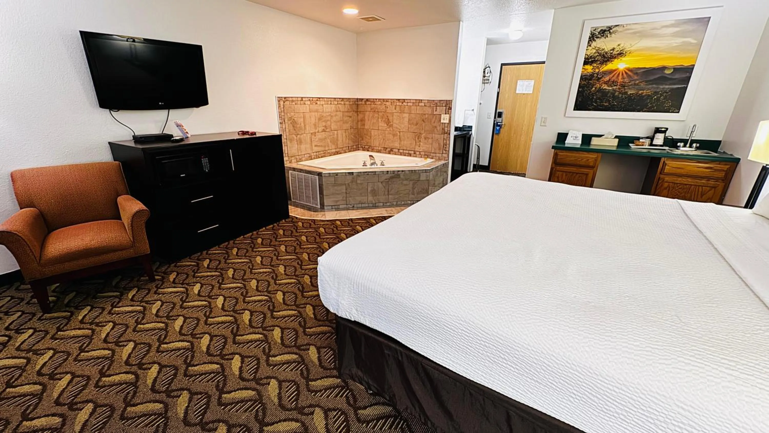 Photo of the whole room, Bed in Days Inn by Wyndham North Platte