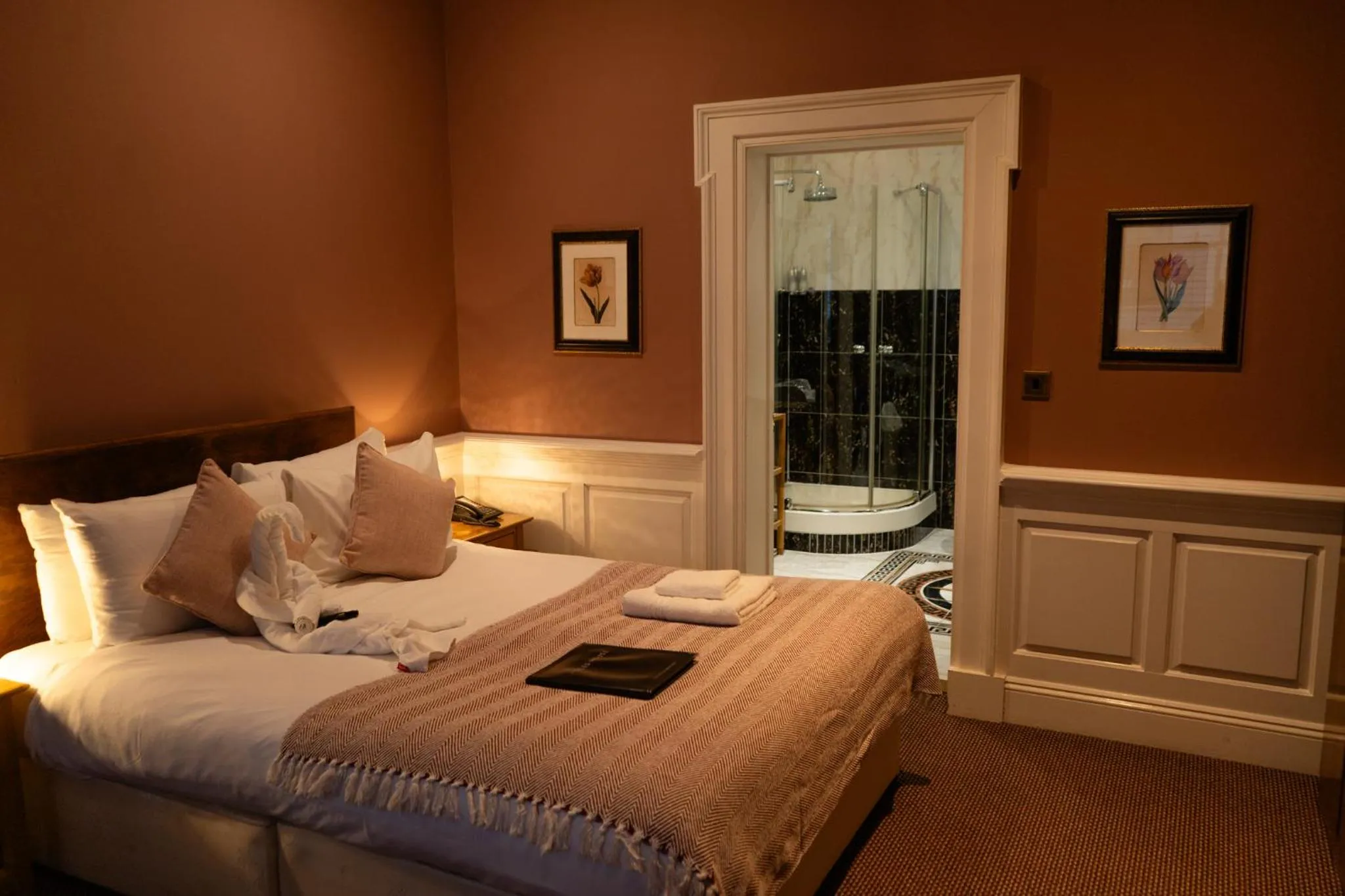 Shower, Bed in St Giles House