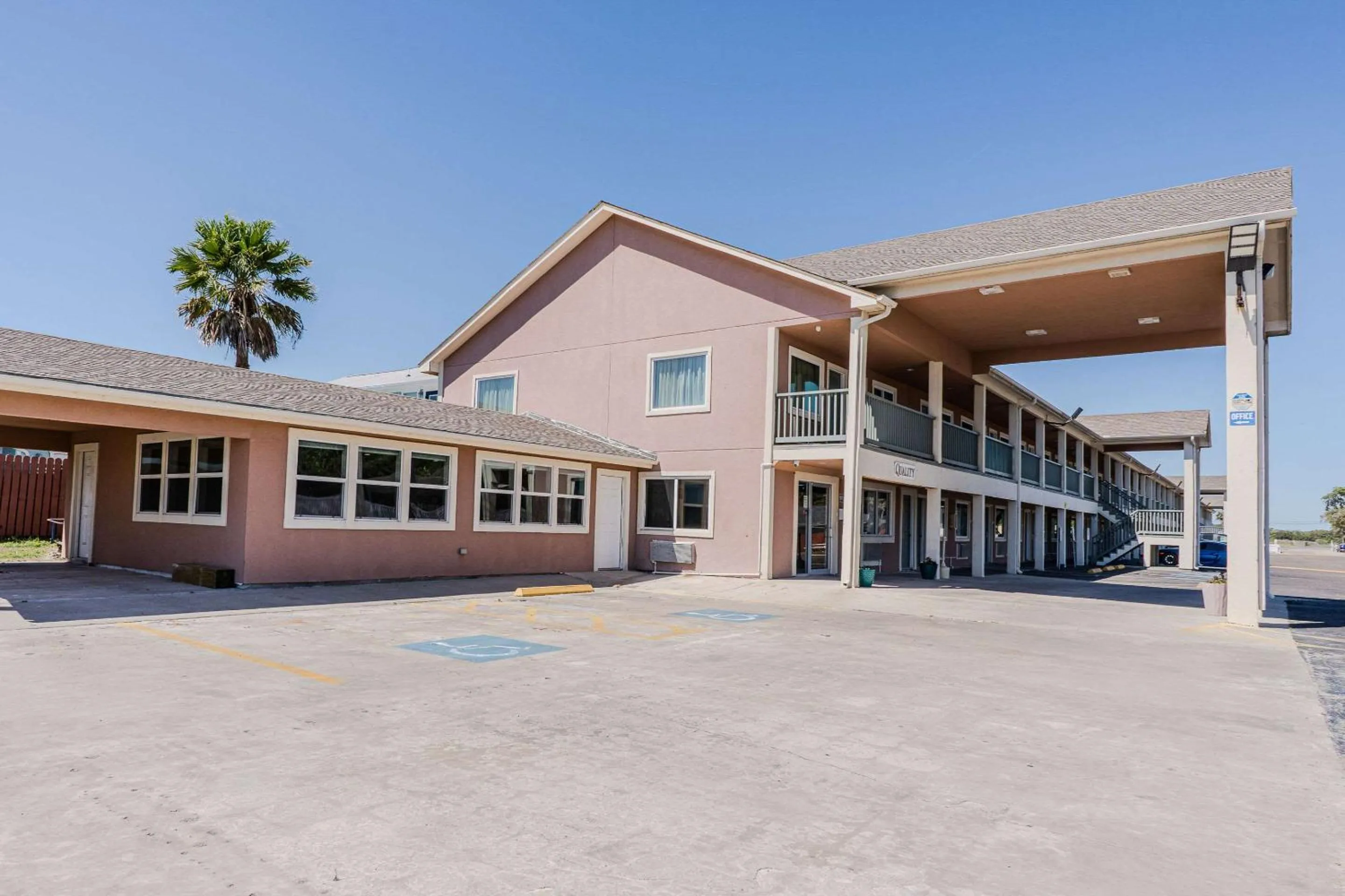 Property building in Quality Inn Rockport on Aransas Bay