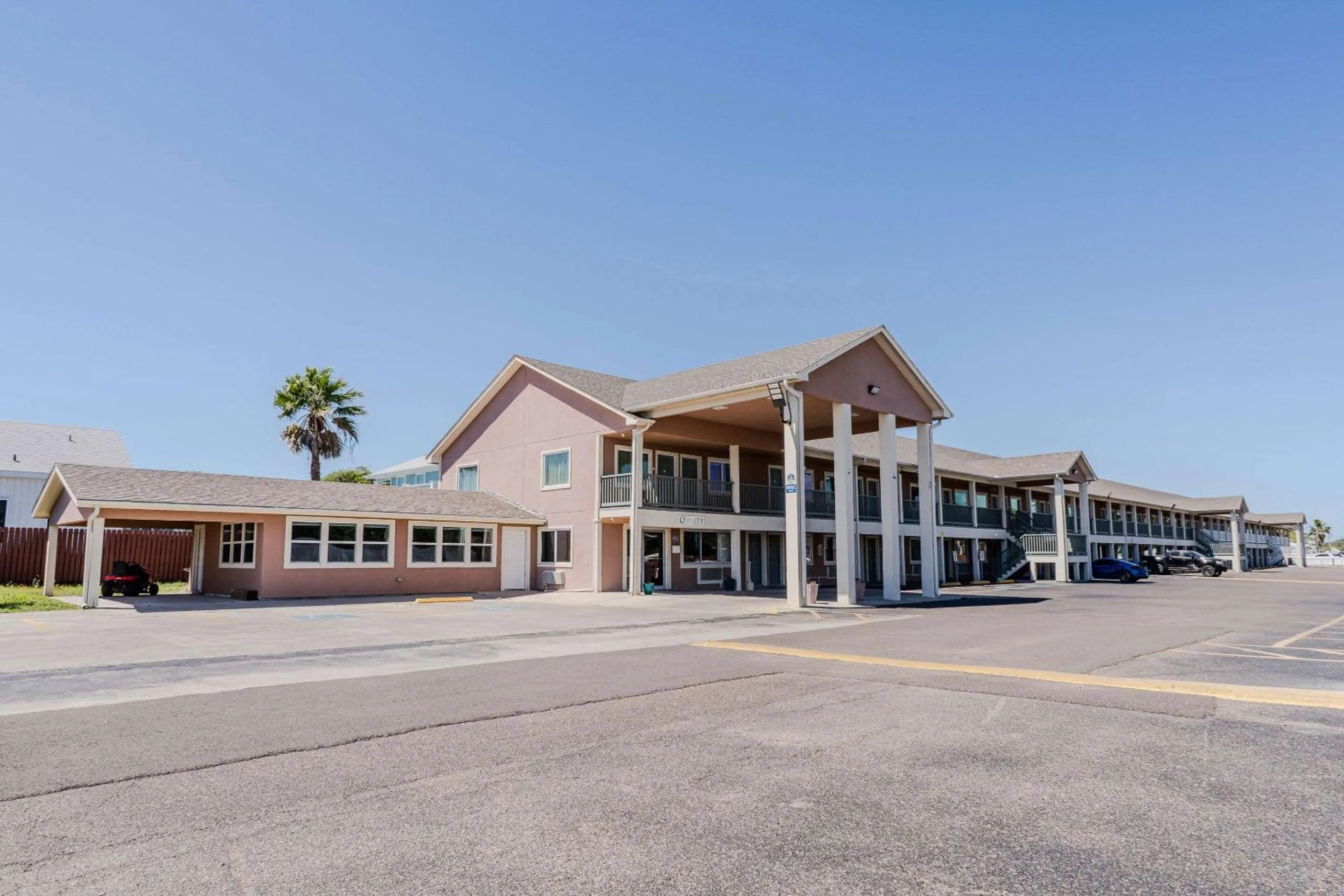 Property building in Quality Inn Rockport on Aransas Bay