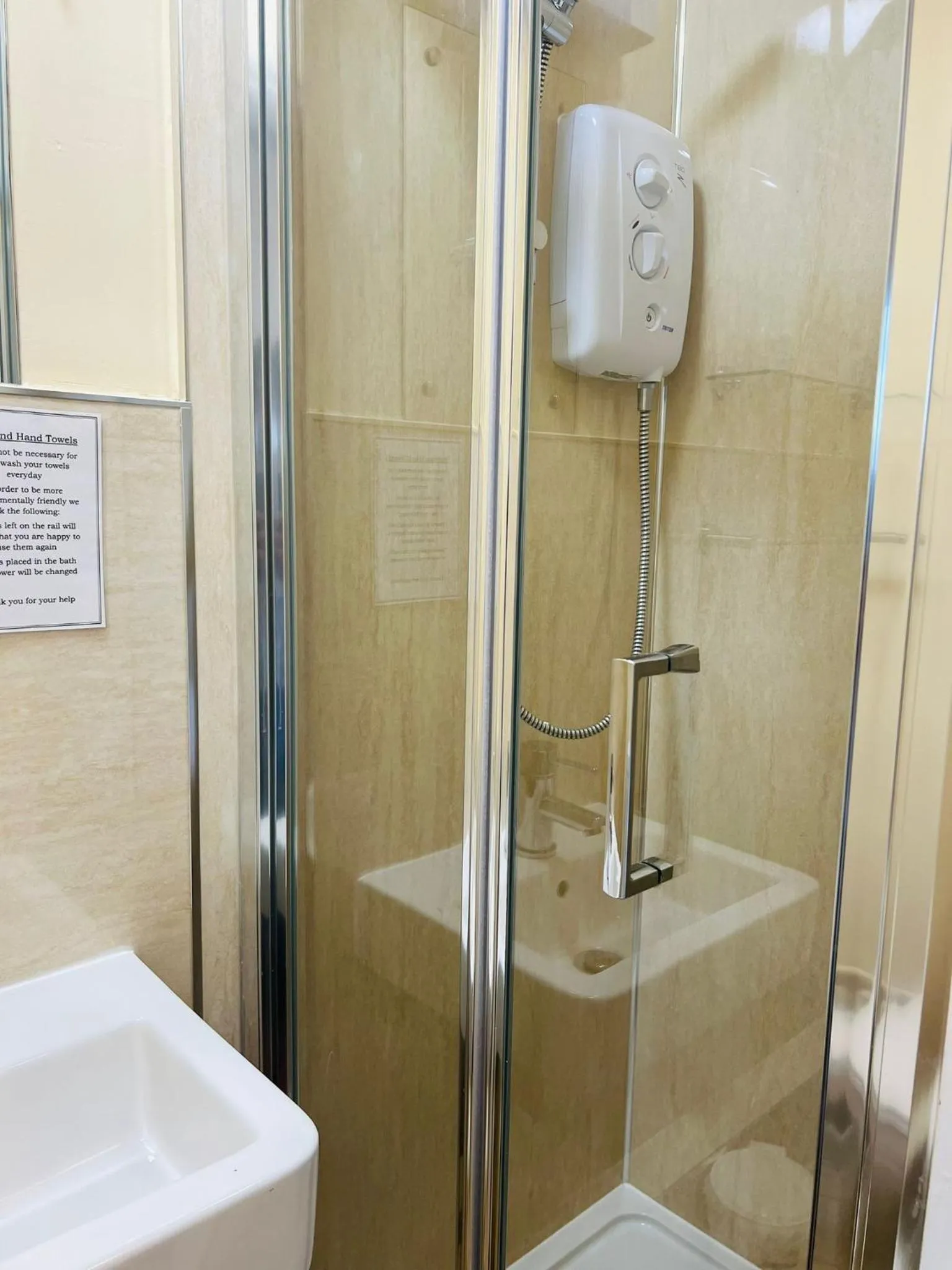 Bathroom in Rothwell House Hotel