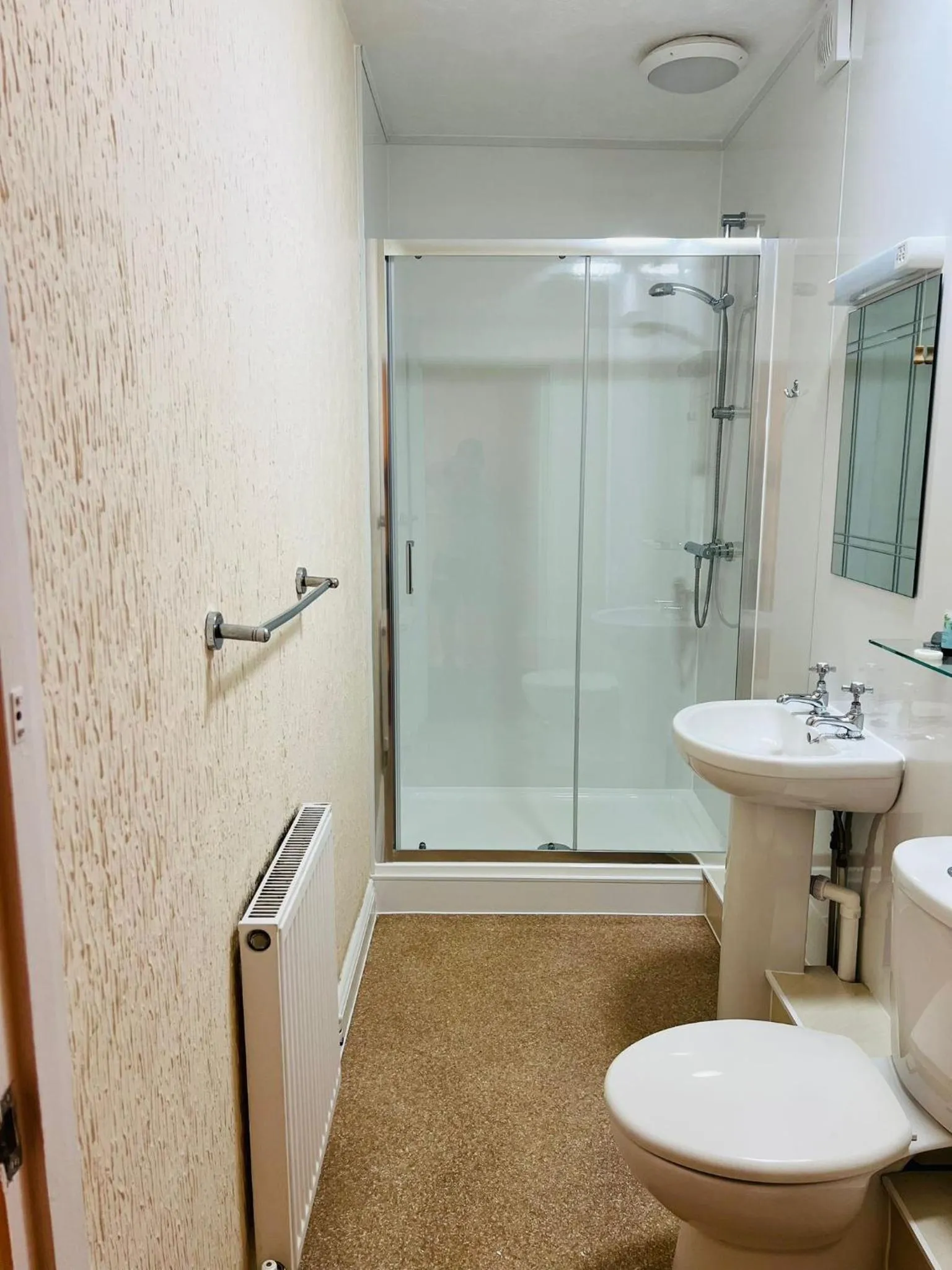 Bathroom in Rothwell House Hotel