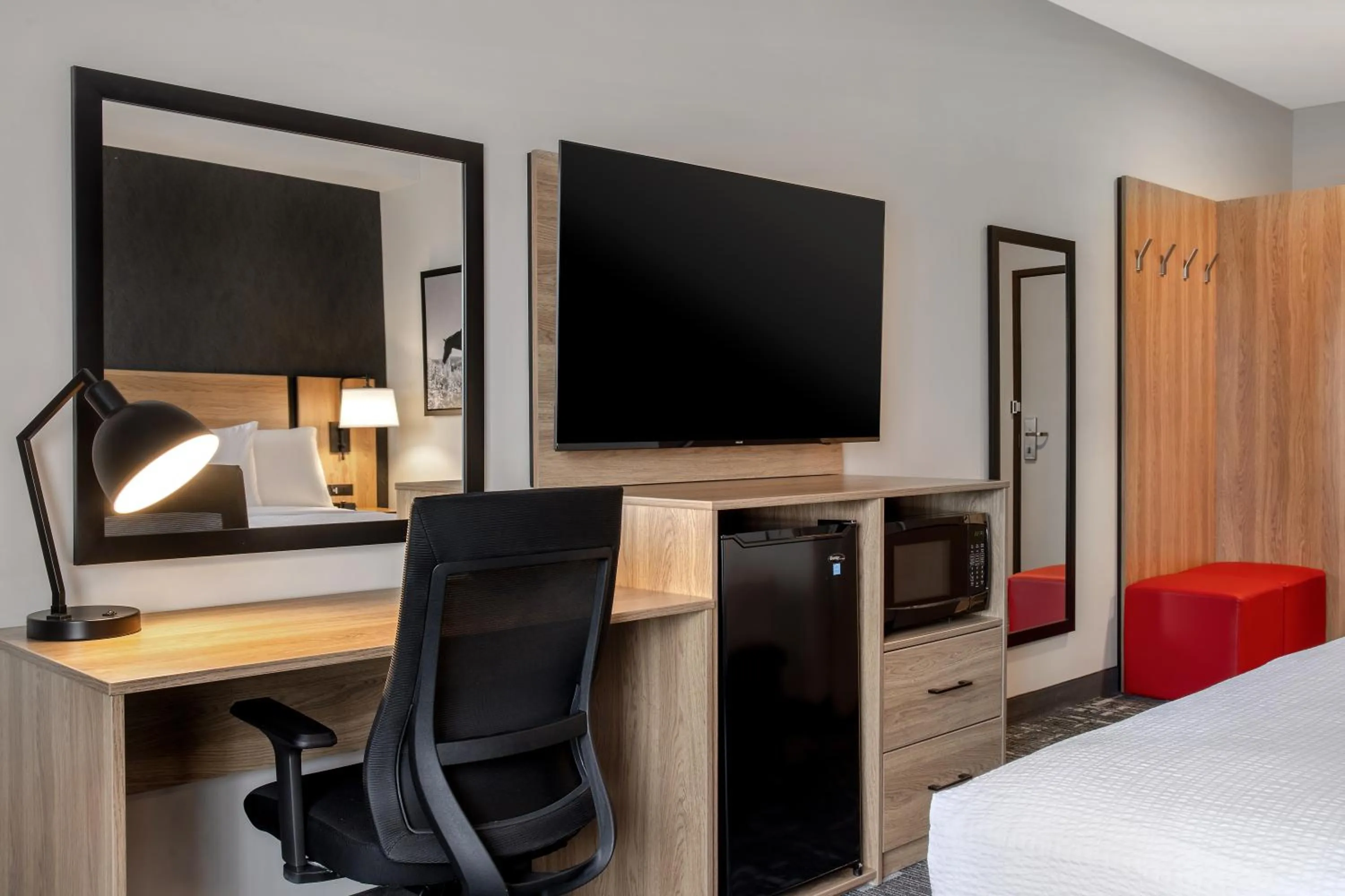 TV and multimedia in Ramada by Wyndham Cochrane