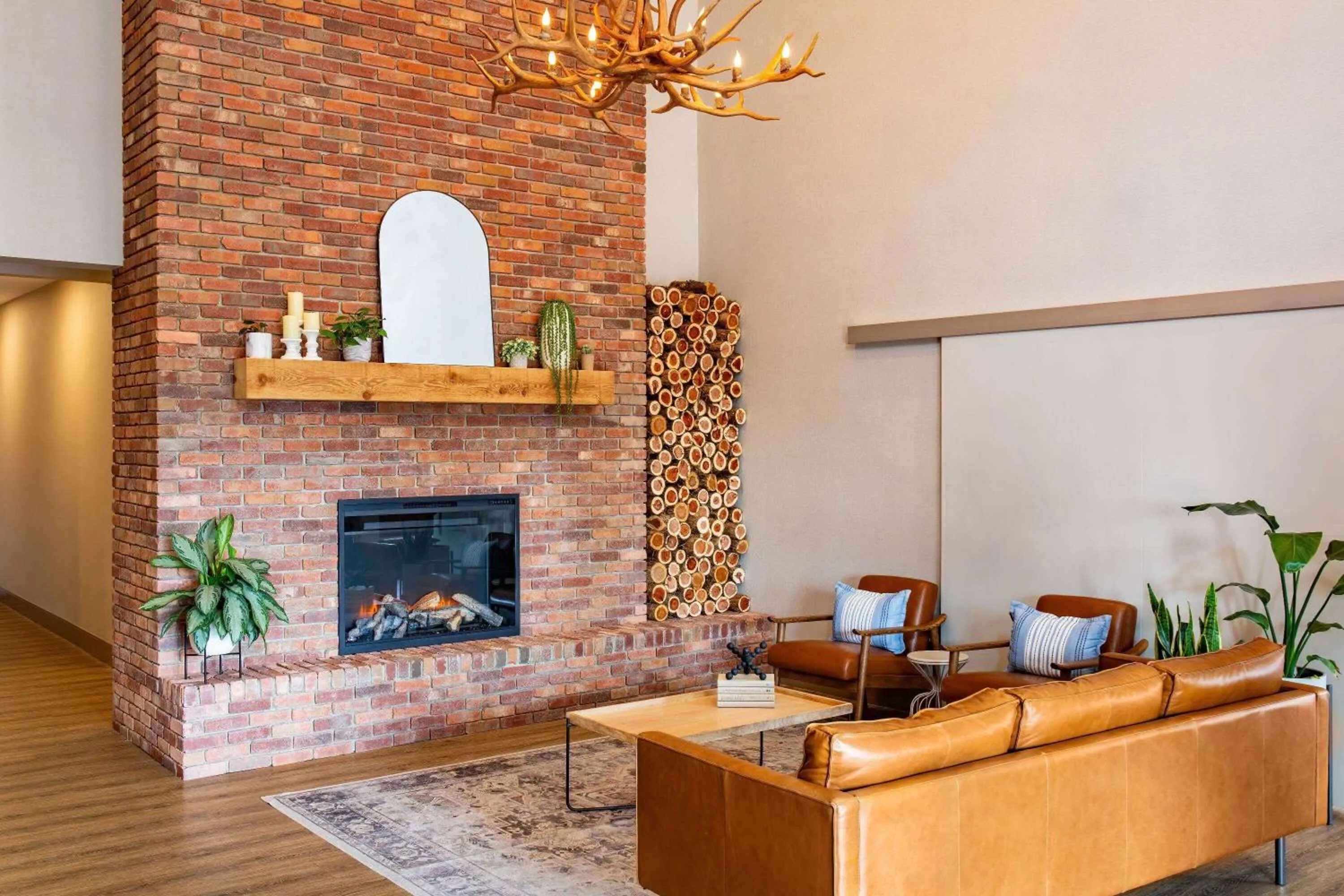 Lobby or reception in Ramada by Wyndham Cochrane