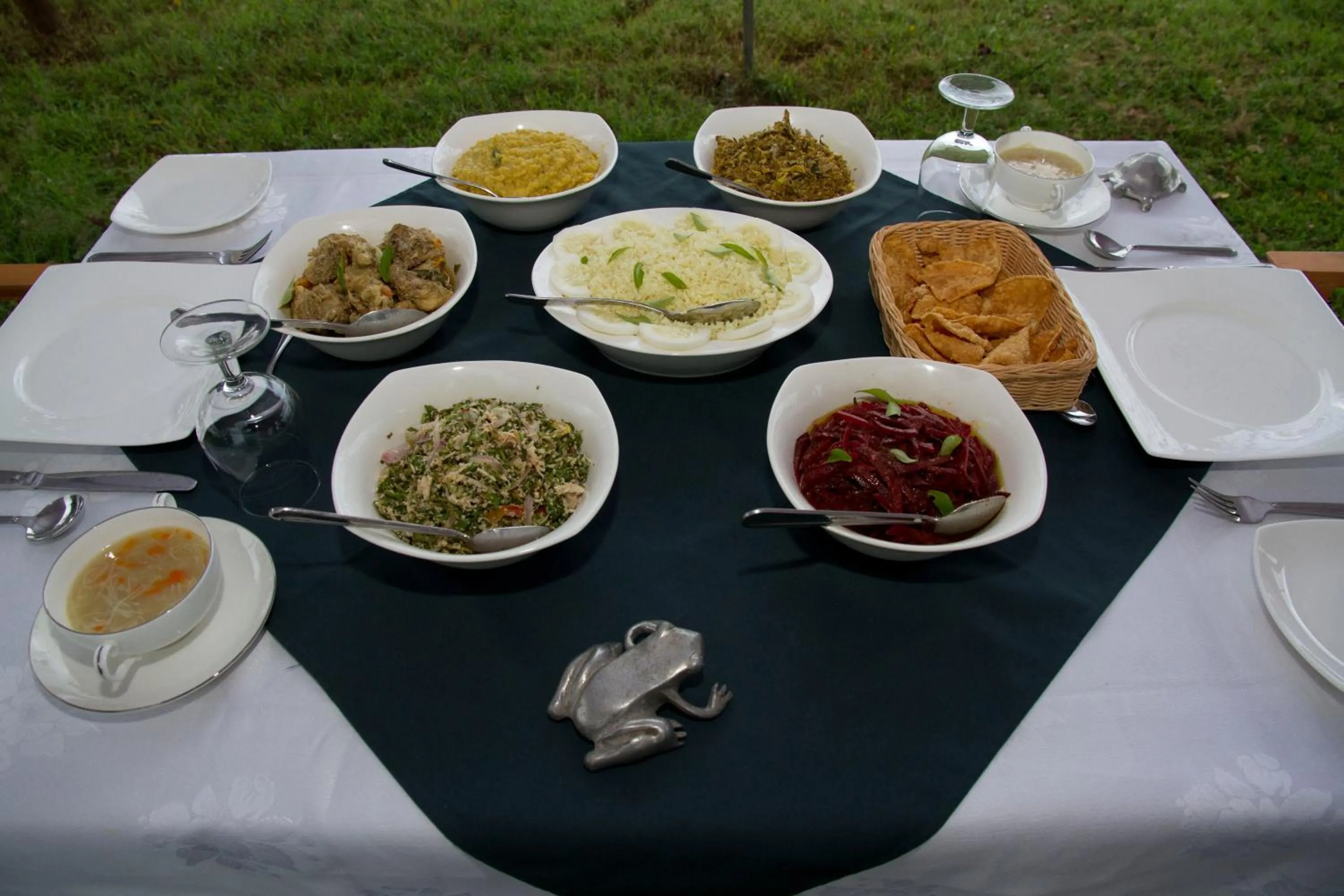 Dining area in Mahoora Udawalawe - by Eco Team