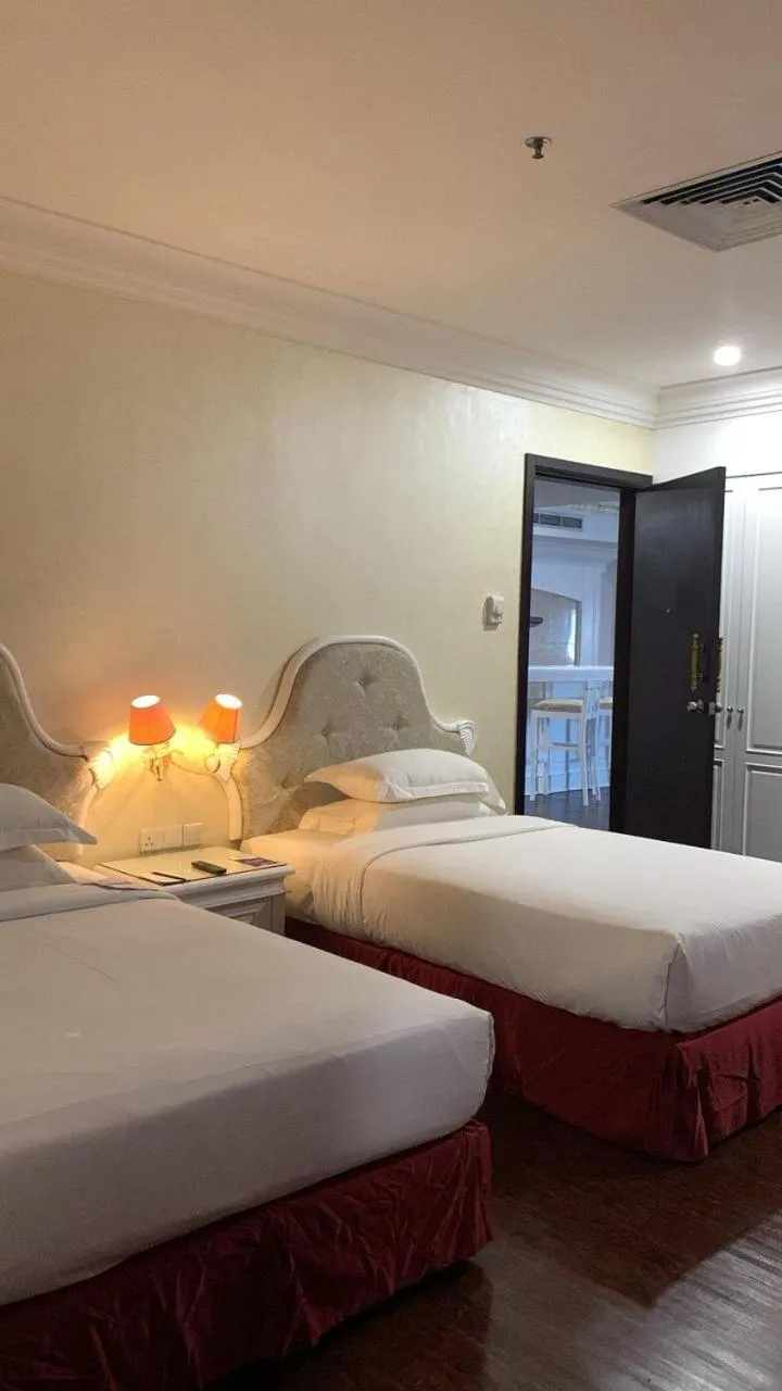 Bed in Pacific Palace Hotel