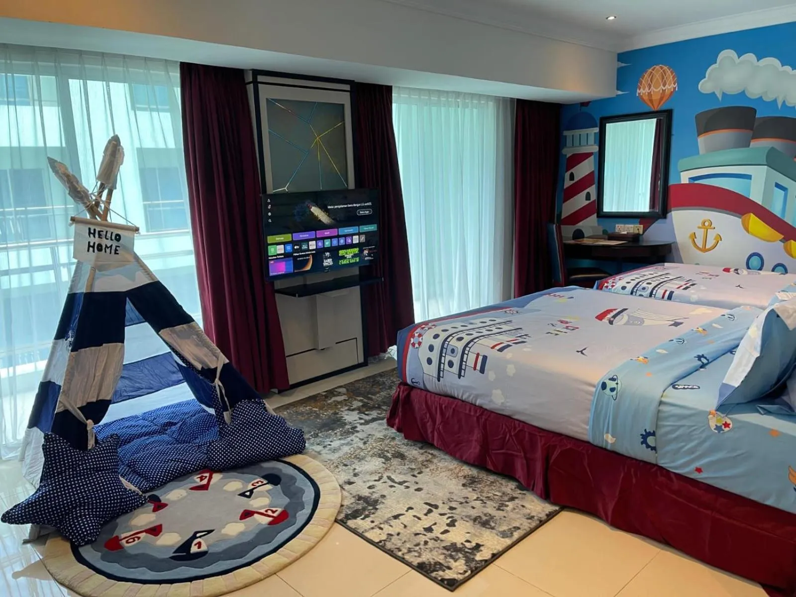 Bed in Pacific Palace Hotel