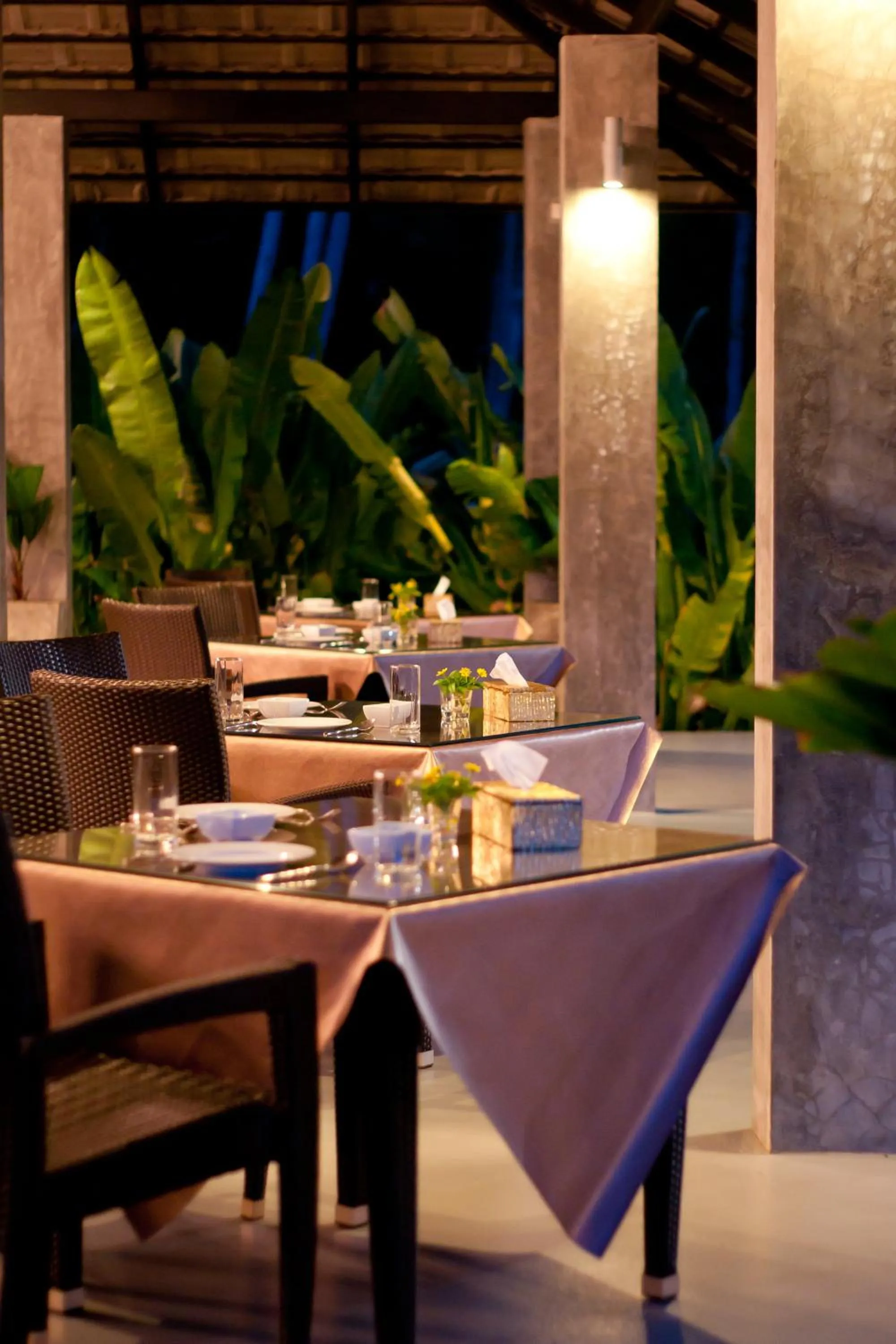 Restaurant/places to eat in Plub Pla Koh Mak Retreat