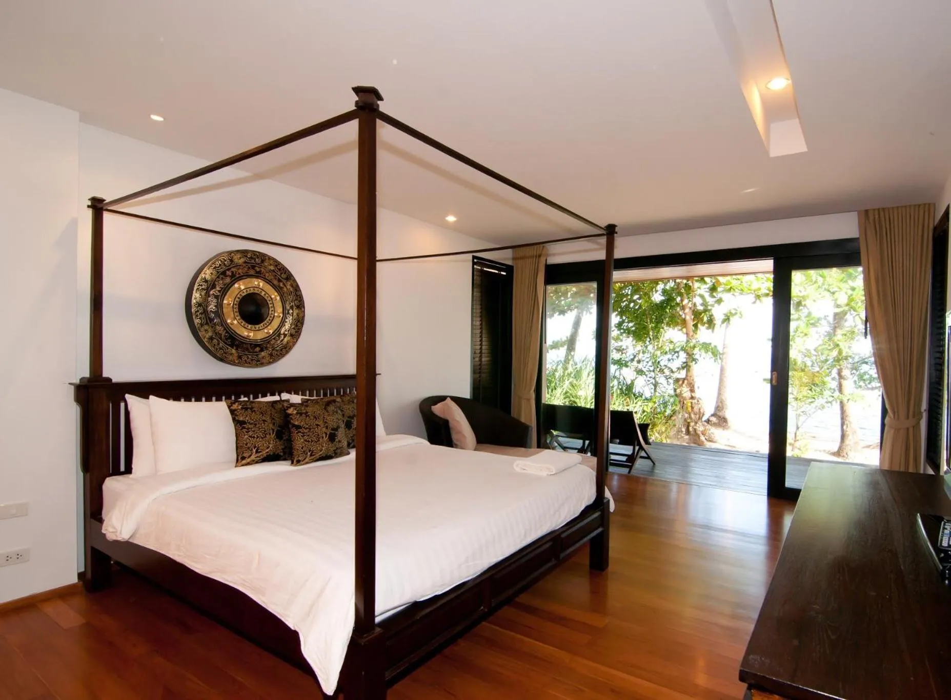 Bed in Plub Pla Koh Mak Retreat