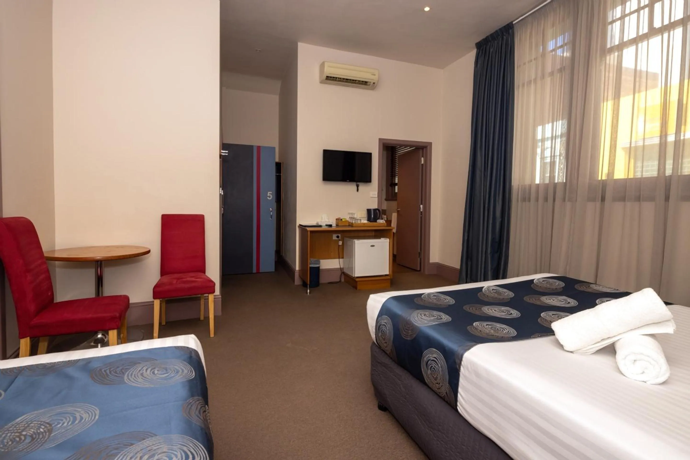 Bedroom, Bed in Central Hotel Hobart