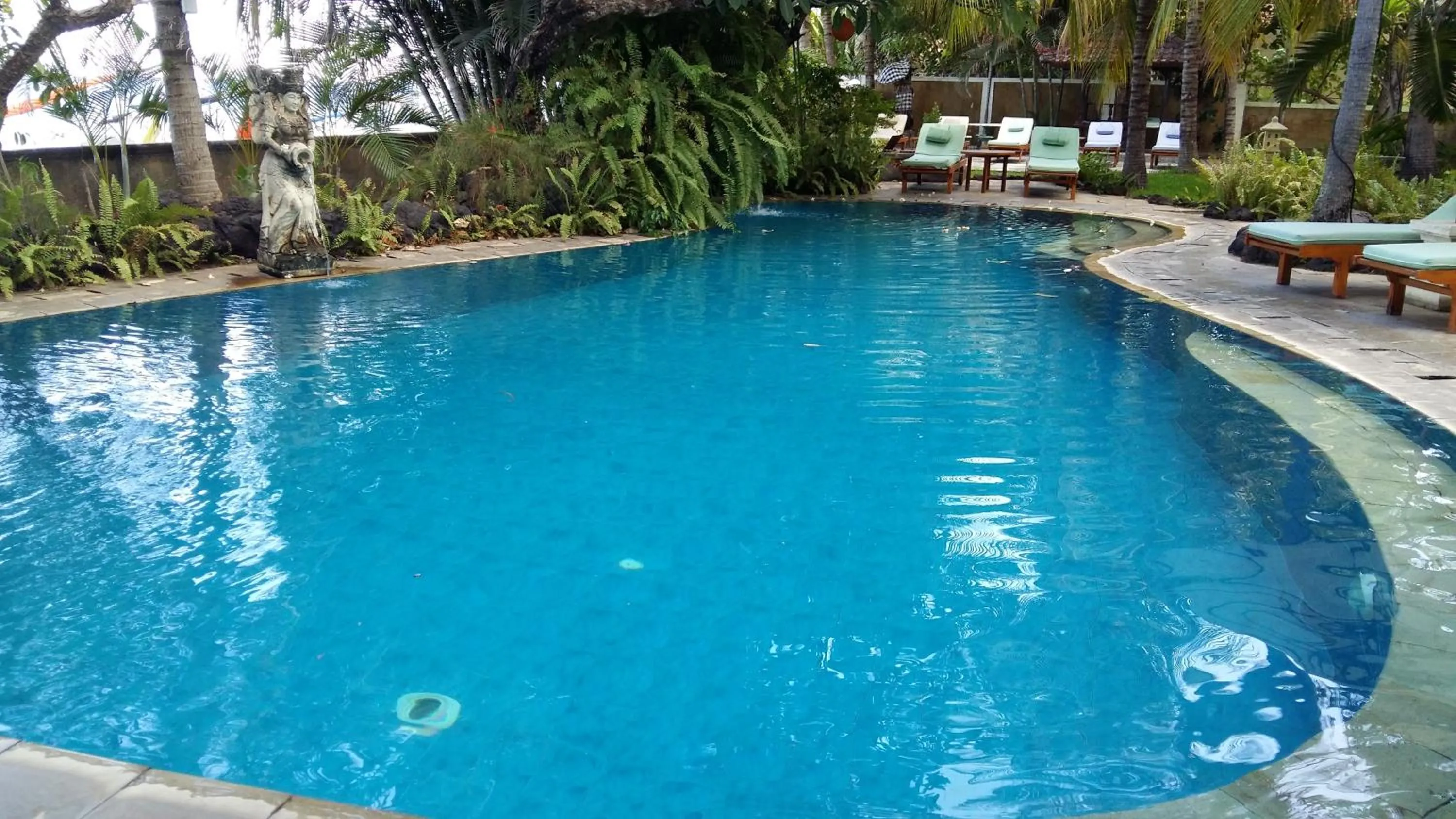 Swimming pool in Apa Kabar Villas