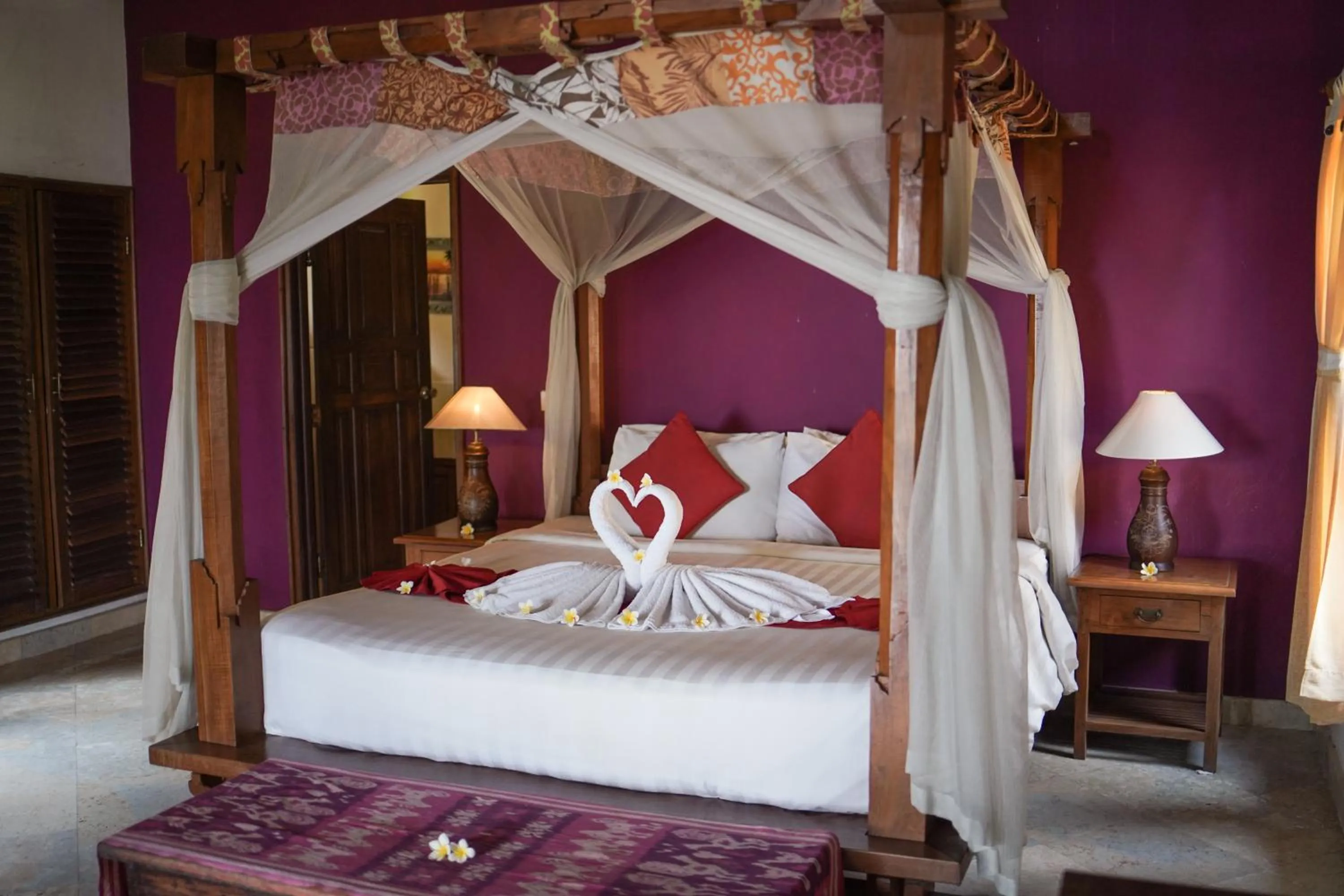 Bed in Apa Kabar Villas